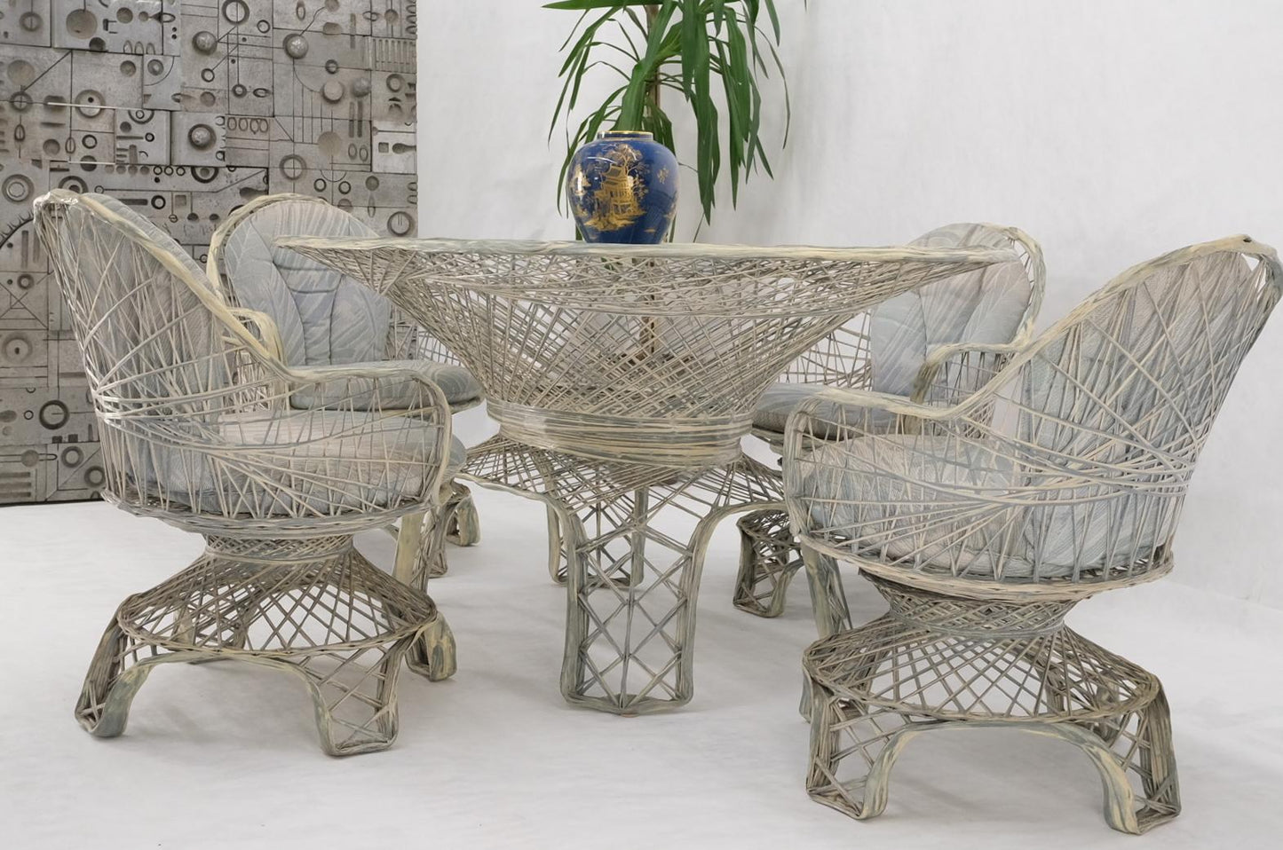 EstablishedLines Russel Woodard Spun Fiberglass Oval Racetrack Dining Table 4 Chairs Outdoor Set