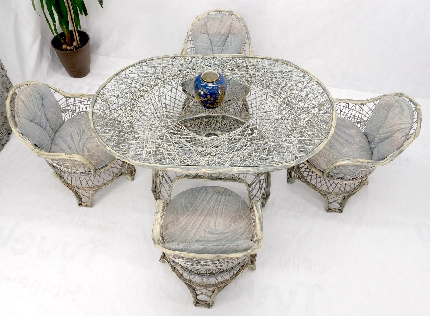 EstablishedLines Russel Woodard Spun Fiberglass Oval Racetrack Dining Table 4 Chairs Outdoor Set