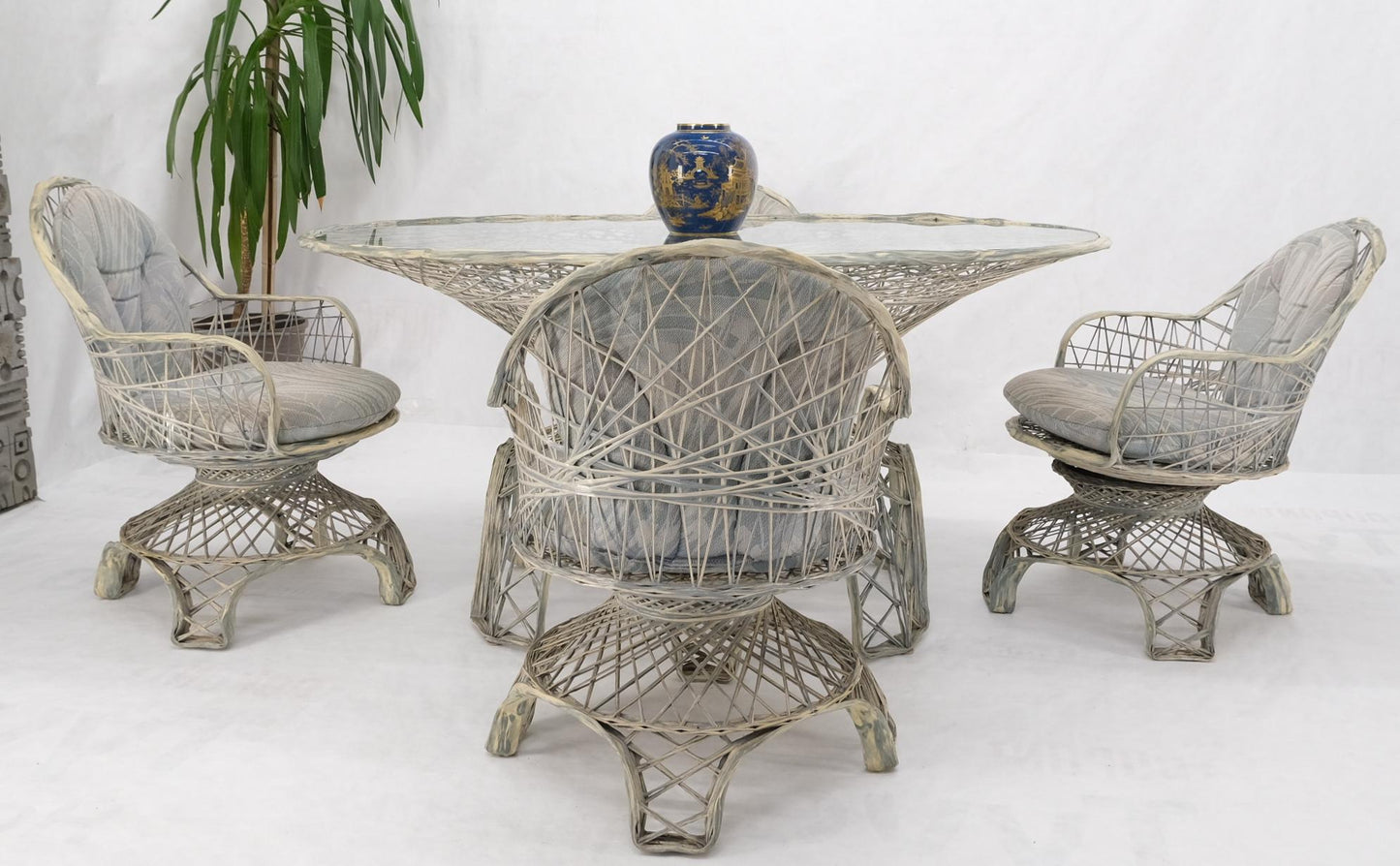EstablishedLines Russel Woodard Spun Fiberglass Oval Racetrack Dining Table 4 Chairs Outdoor Set