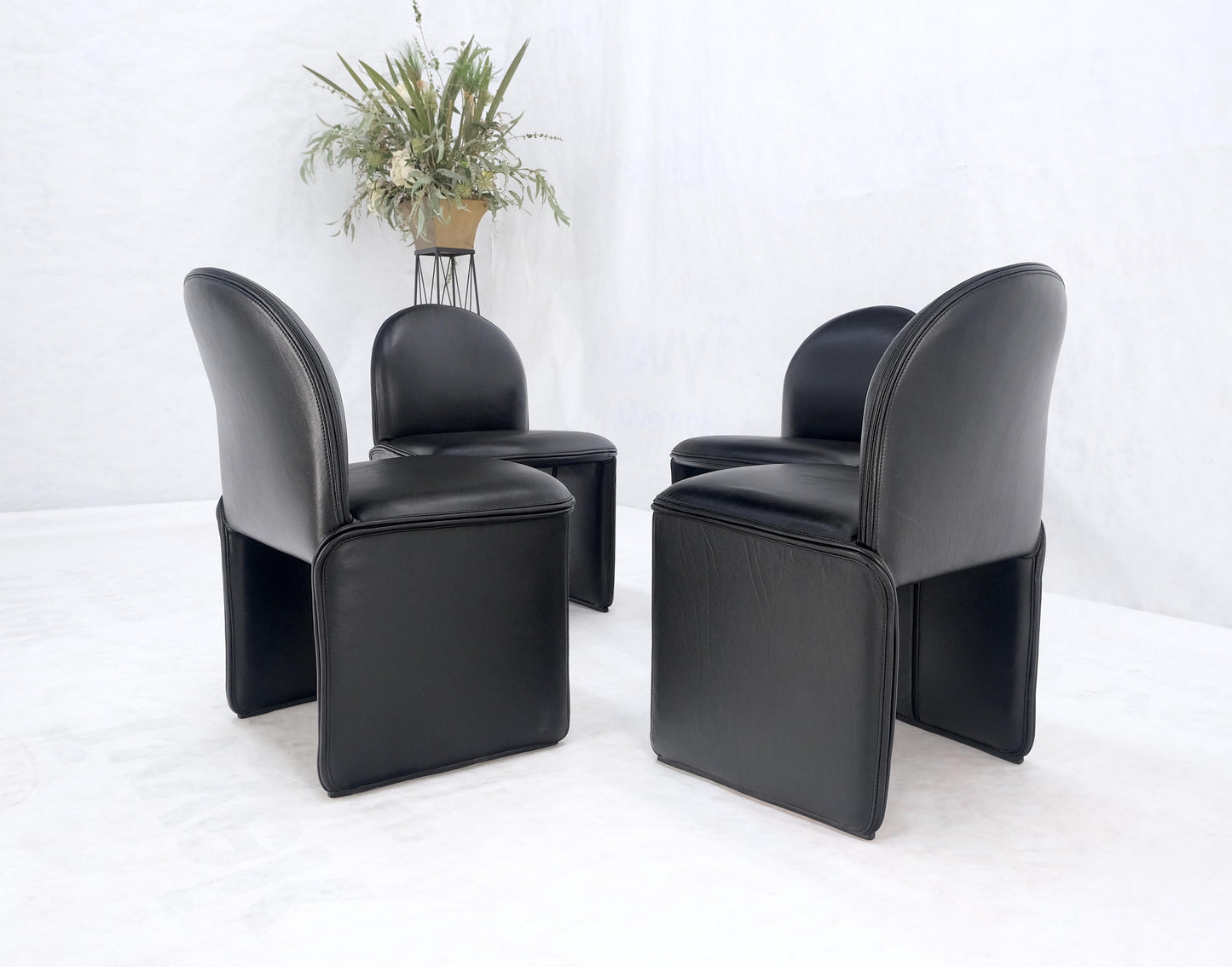 EstablishedLines Set 4 Italian Mid Century Modern Black Leather Dining Chairs Bellini Style MINT!