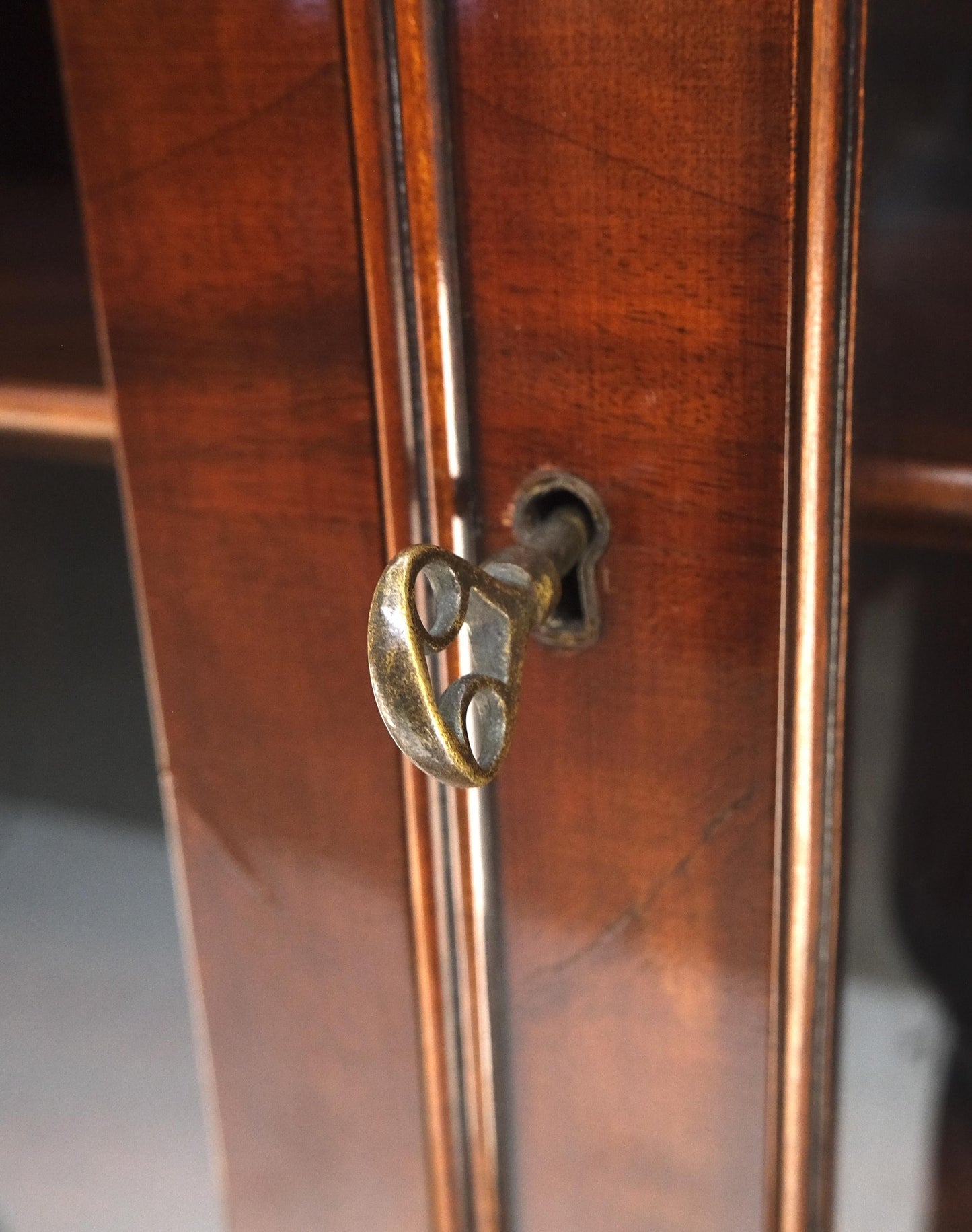 EstablishedLines Very Fine Custom c1940s Bubble Glass Drop Front Butlers Desk Break Front MINT