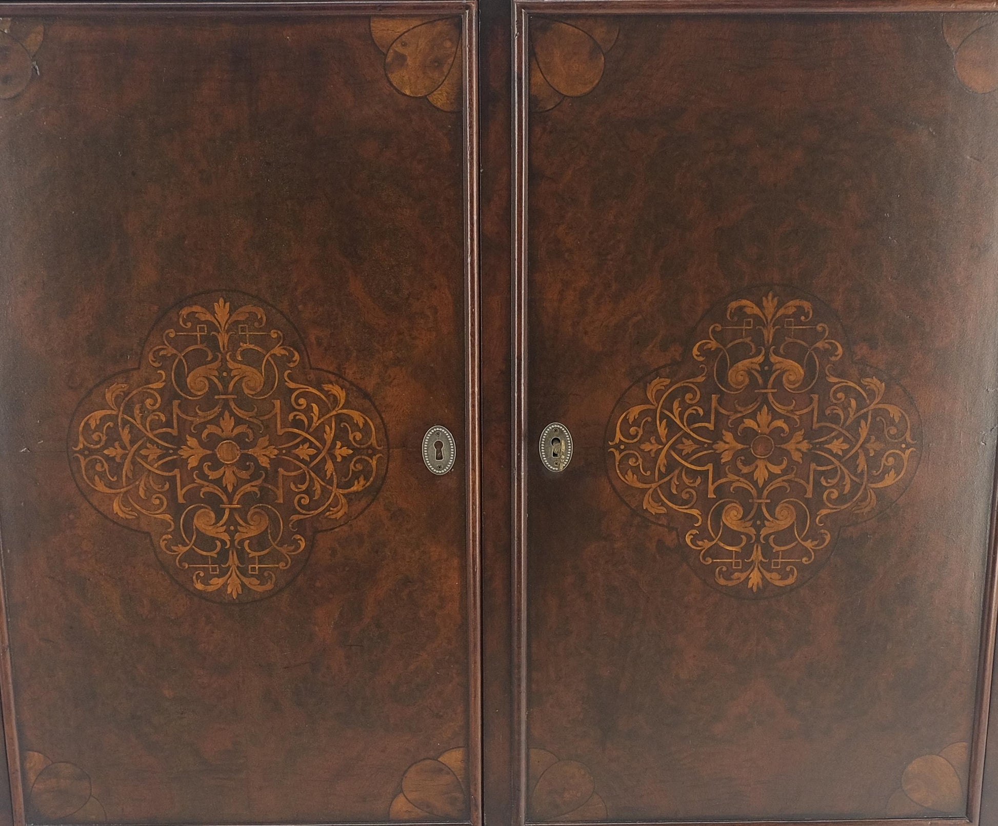 EstablishedLines Hoof Style Feet 6 Fitted Drawers Double Door Inlay Concave Cabinet Walnut MINT!