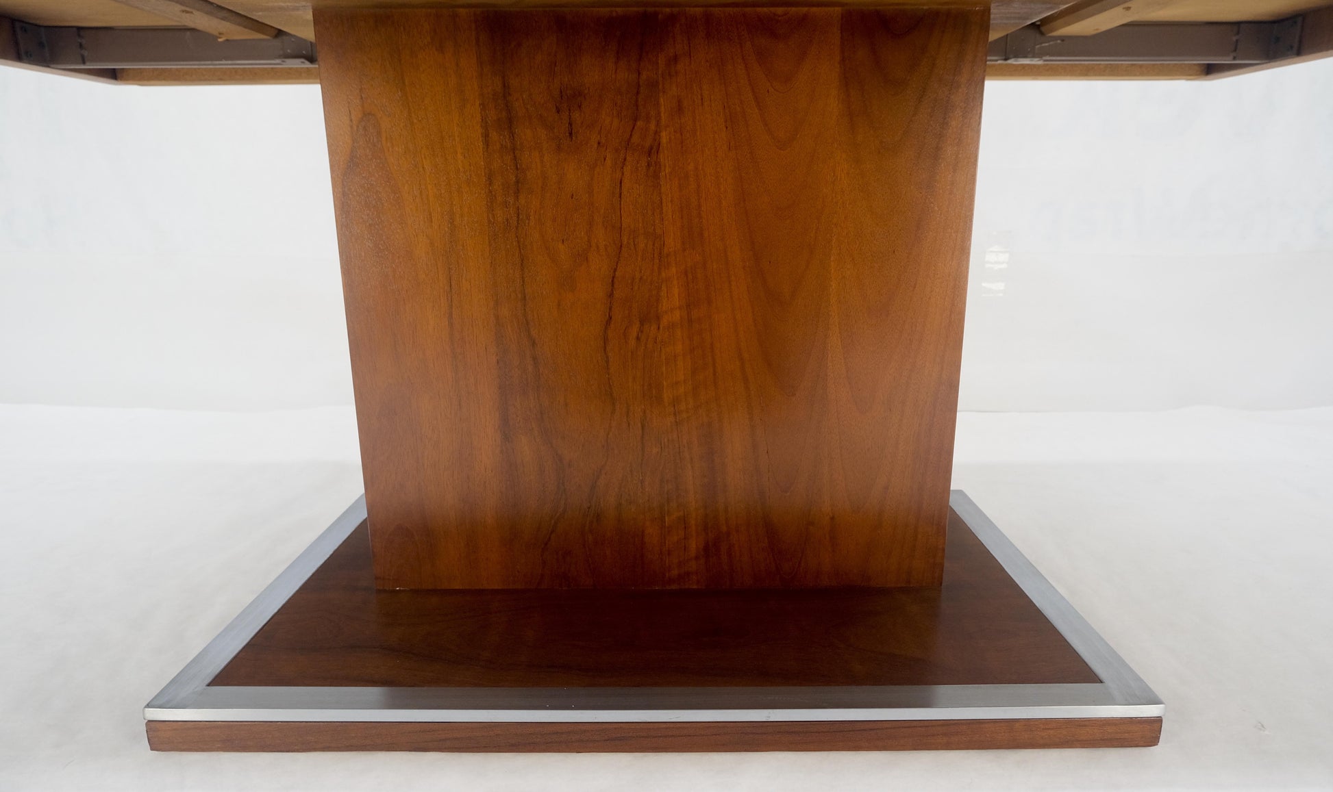 EstablishedLines Single Pedestal Base Milo Baughman Walnut Dining Table w/ 2x16" Leaves MINT