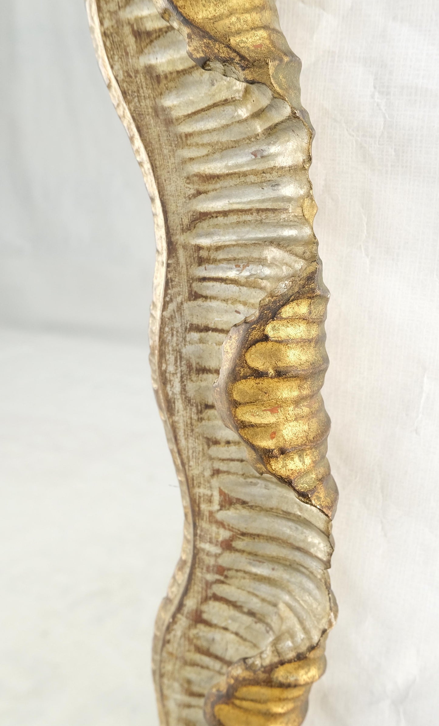 EstablishedLines Carved Wood Scallop Edge Style Silver & Gold Gilt Oval c1970s Wall Mirror MINT!