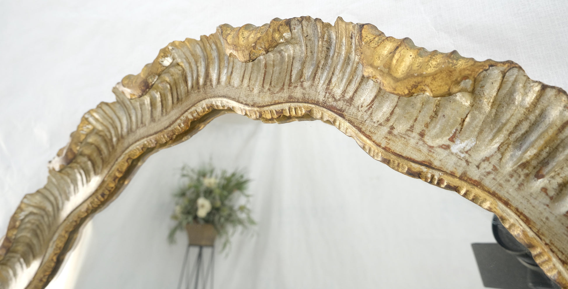 EstablishedLines Carved Wood Scallop Edge Style Silver & Gold Gilt Oval c1970s Wall Mirror MINT!