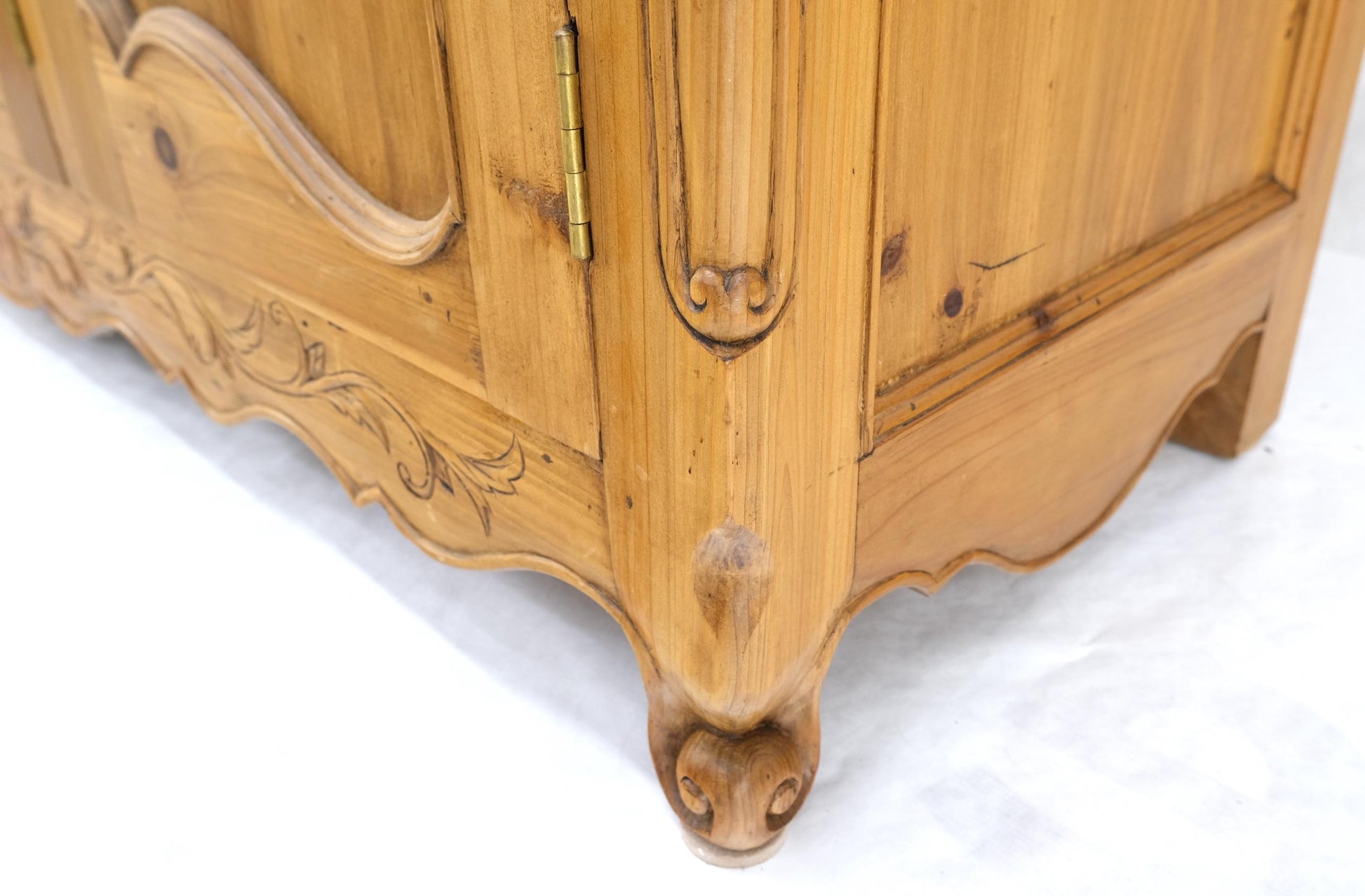 EstablishedLines Country French Vintage Wine Rack Two-Piece Pine Step-Back Hutch