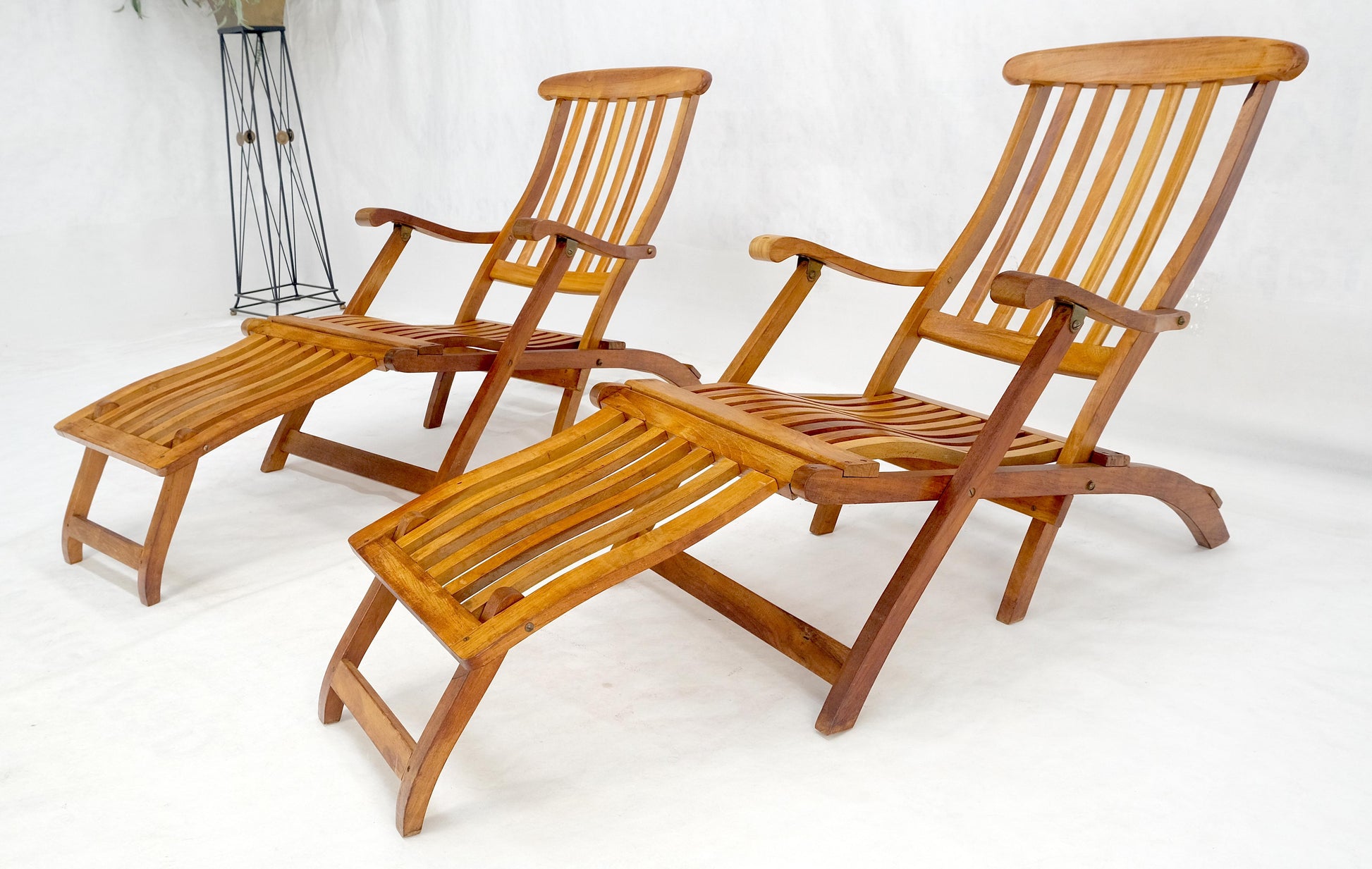 EstablishedLines Pair of Solid Teak Outdoor Folding Chaise Lounge Chairs MINT!