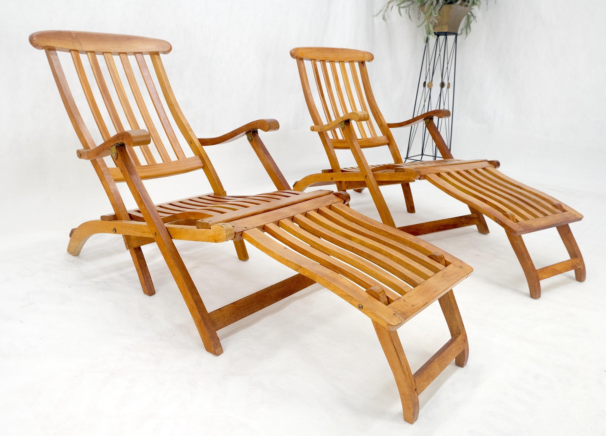 EstablishedLines Pair of Solid Teak Outdoor Folding Chaise Lounge Chairs MINT!
