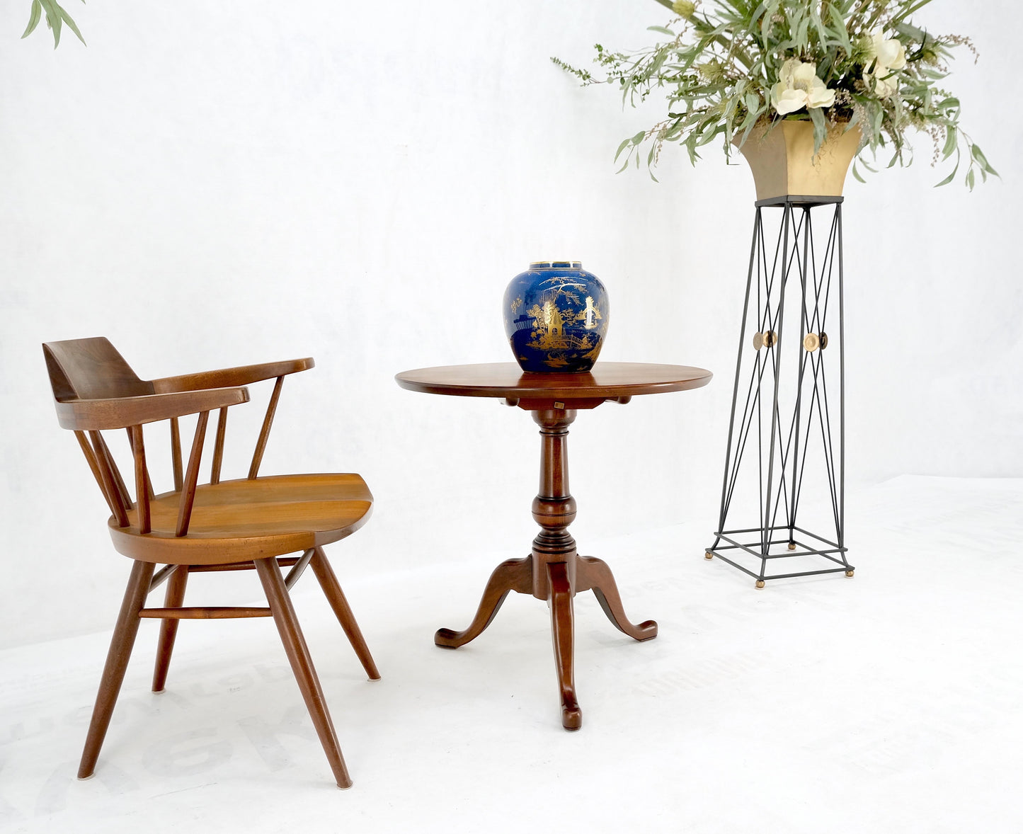 EstablishedLines Solid Cherry Tilt Top Tripod Base Lamp Table Mint!