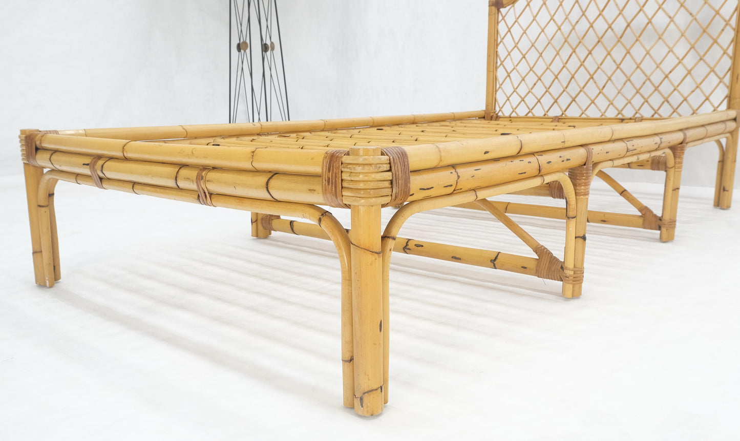 EstablishedLines Vintage 1970s Large Bamboo Chaise Lounge Daybed Frame MINT!