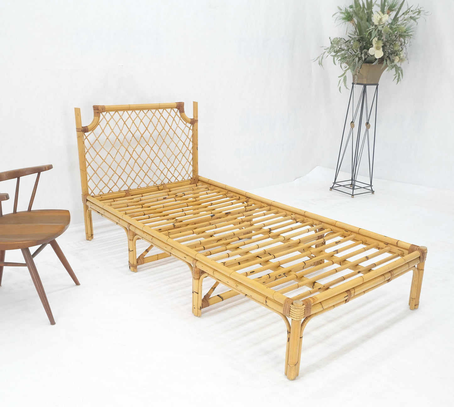 EstablishedLines Vintage 1970s Large Bamboo Chaise Lounge Daybed Frame MINT!