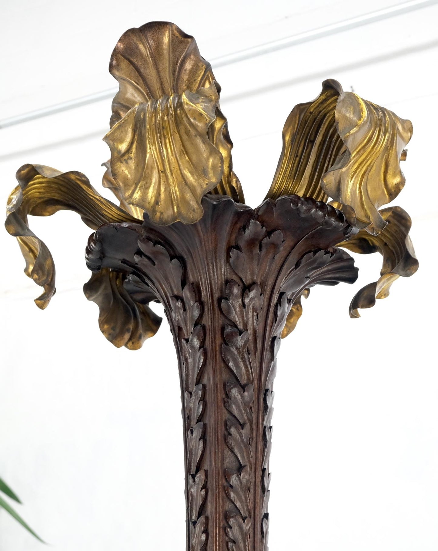 EstablishedLines Very Fine Carved Mahogany Rams Heads Floor lamp Base Gold Leaf Leafs Horner Attr