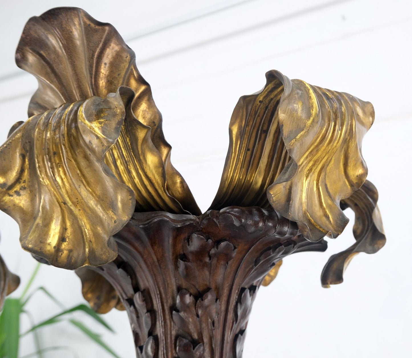EstablishedLines Very Fine Carved Mahogany Rams Heads Floor lamp Base Gold Leaf Leafs Horner Attr