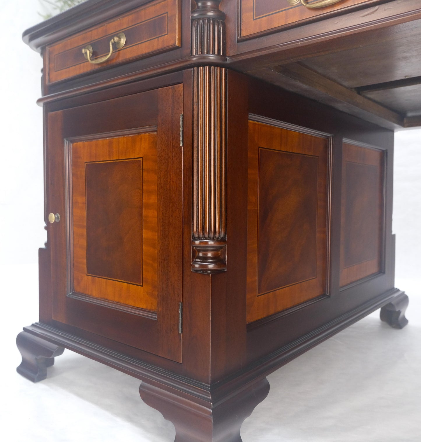 EstablishedLines Large Double Pedestal Embossed Leather Top Mahogany Partners Desk MINT