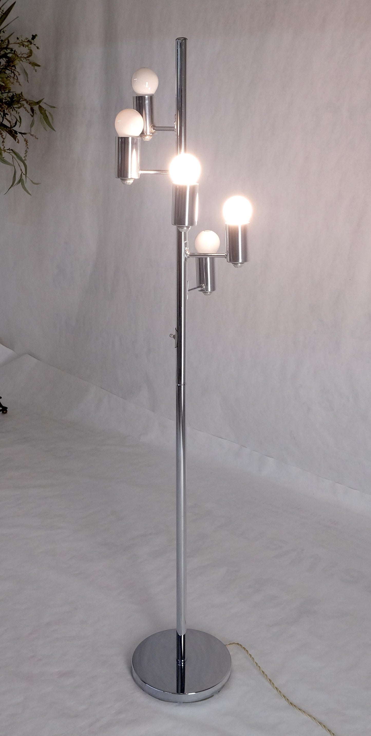 Mid Century Modern Chrome Spiral Arranged Five Globes Floor lamp Light Fixture