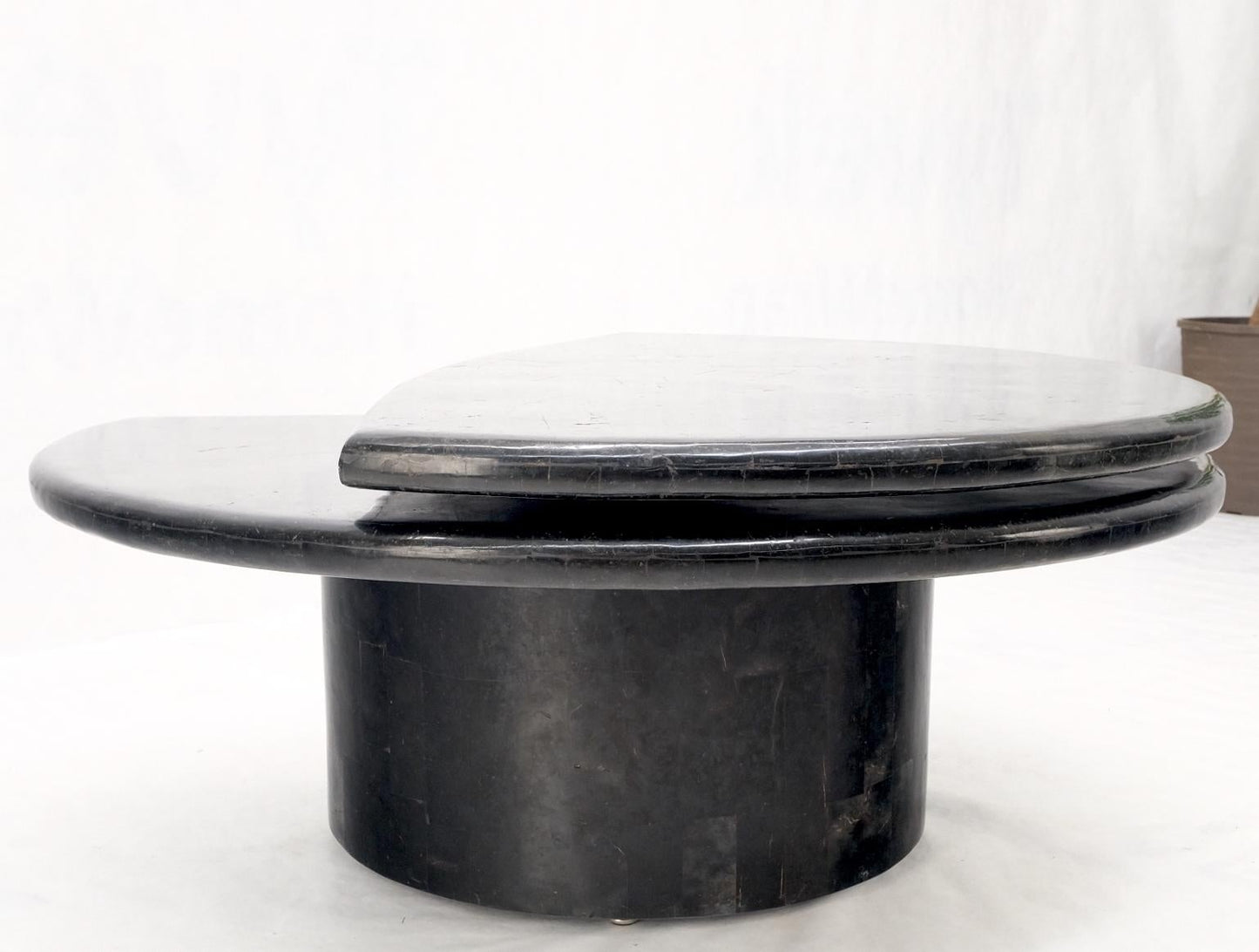 EstablishedLines Swivel Adjustable Round Top Black Tessellated Marble Coffee Table MINT!