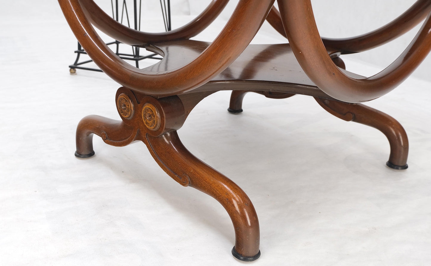 EstablishedLines Flame Carved Mahogany Regency Style Lamp Side Table Stand Clean!