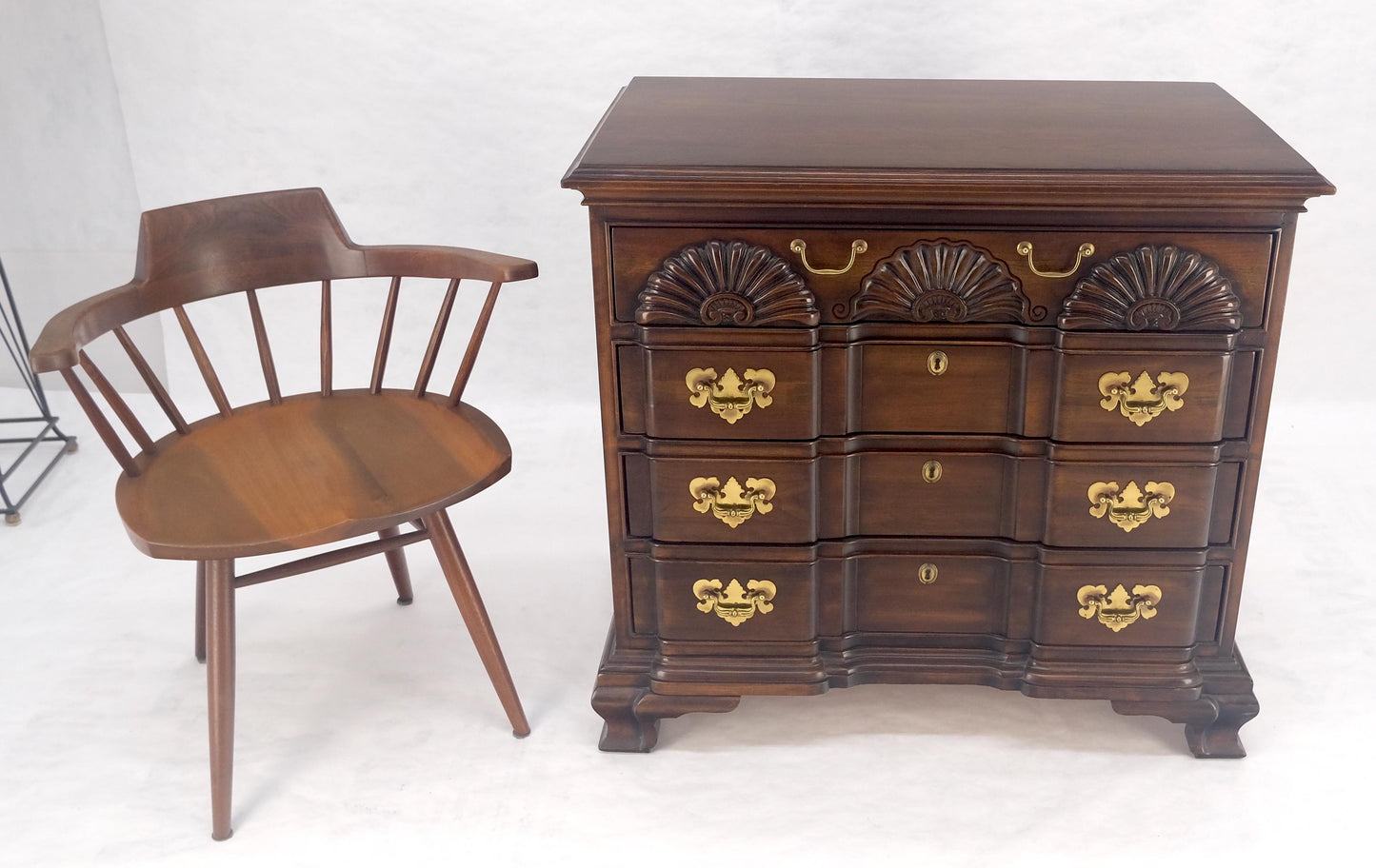 EstablishedLines Fine Block Front Scallop Carving 4 Drawers Bachelor Chest Dresser MINT