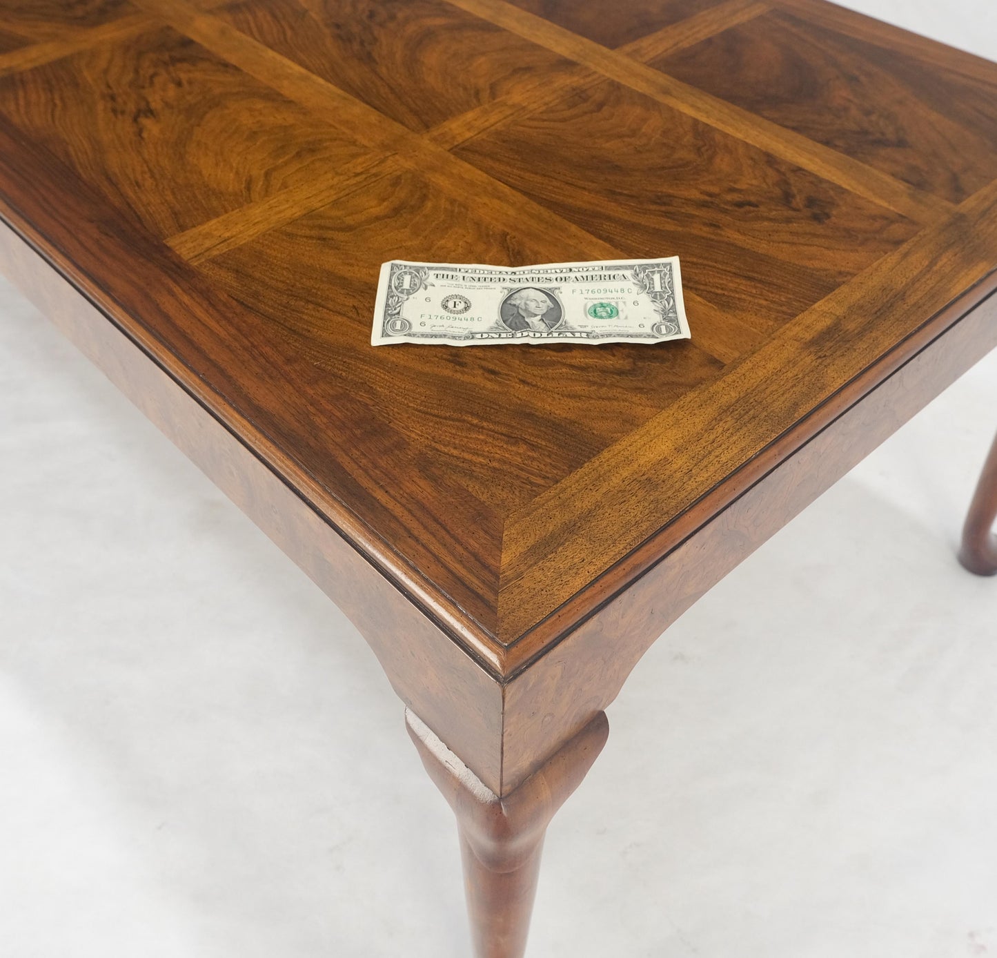 EstablishedLines Baker Vivid Pattern Walnut Top Burl Queen An Style Caved Legs Coffee Table MINT!