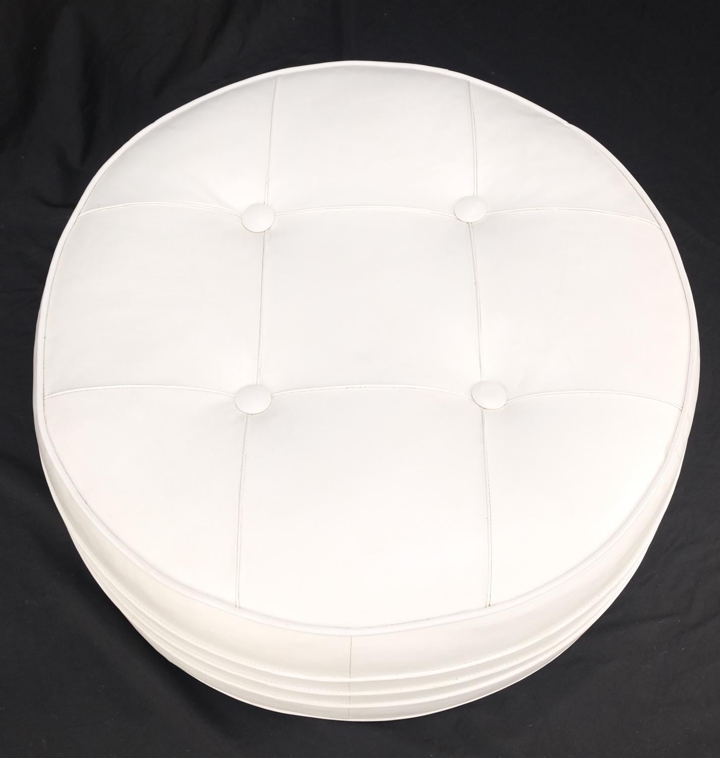 EstablishedLines Mid-Century Modern c1970s Round White Naugahyde Tufted Pouf Ottoman Bench Mint!