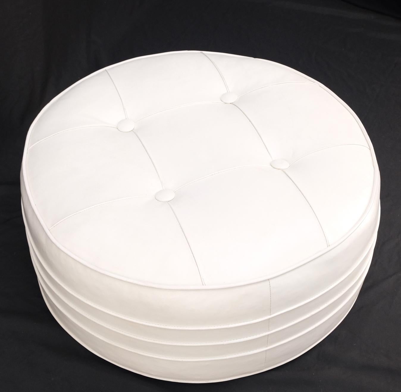 EstablishedLines Mid-Century Modern c1970s Round White Naugahyde Tufted Pouf Ottoman Bench Mint!