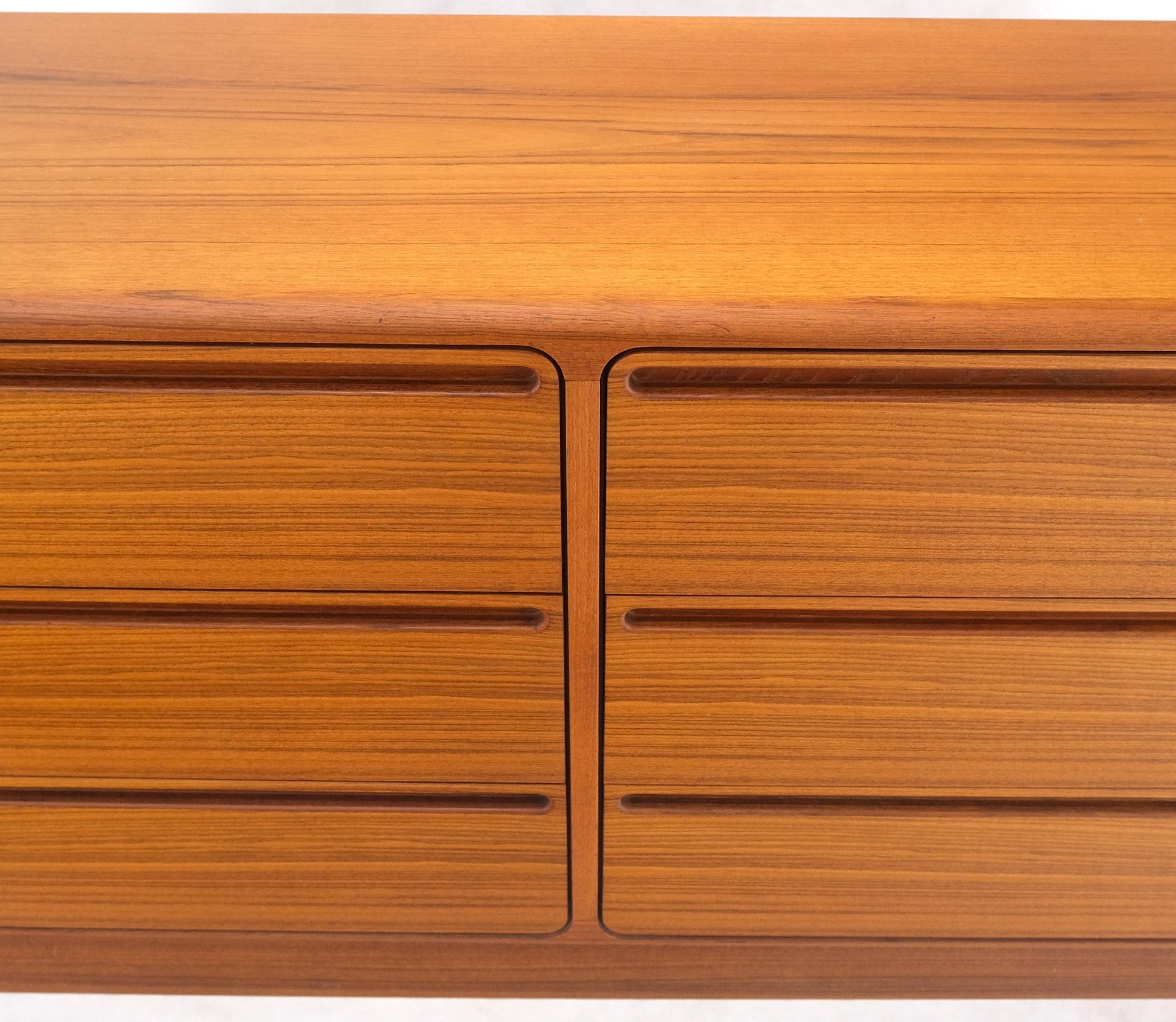 EstablishedLines Danish Mid Century Modern Teak 6 Drawers Dresser Credenza Recessed Pulls MINT!