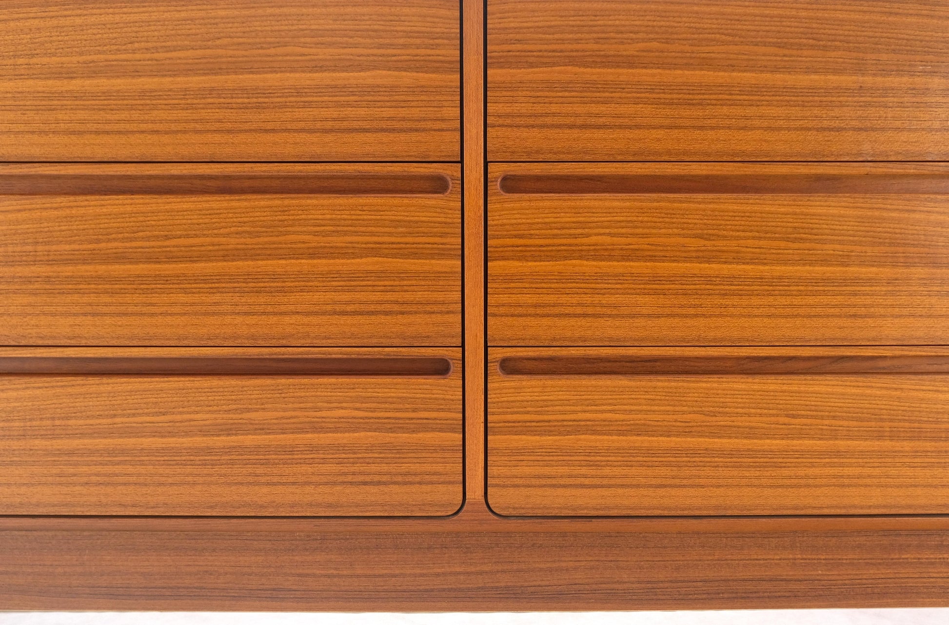 EstablishedLines Danish Mid Century Modern Teak 6 Drawers Dresser Credenza Recessed Pulls MINT!