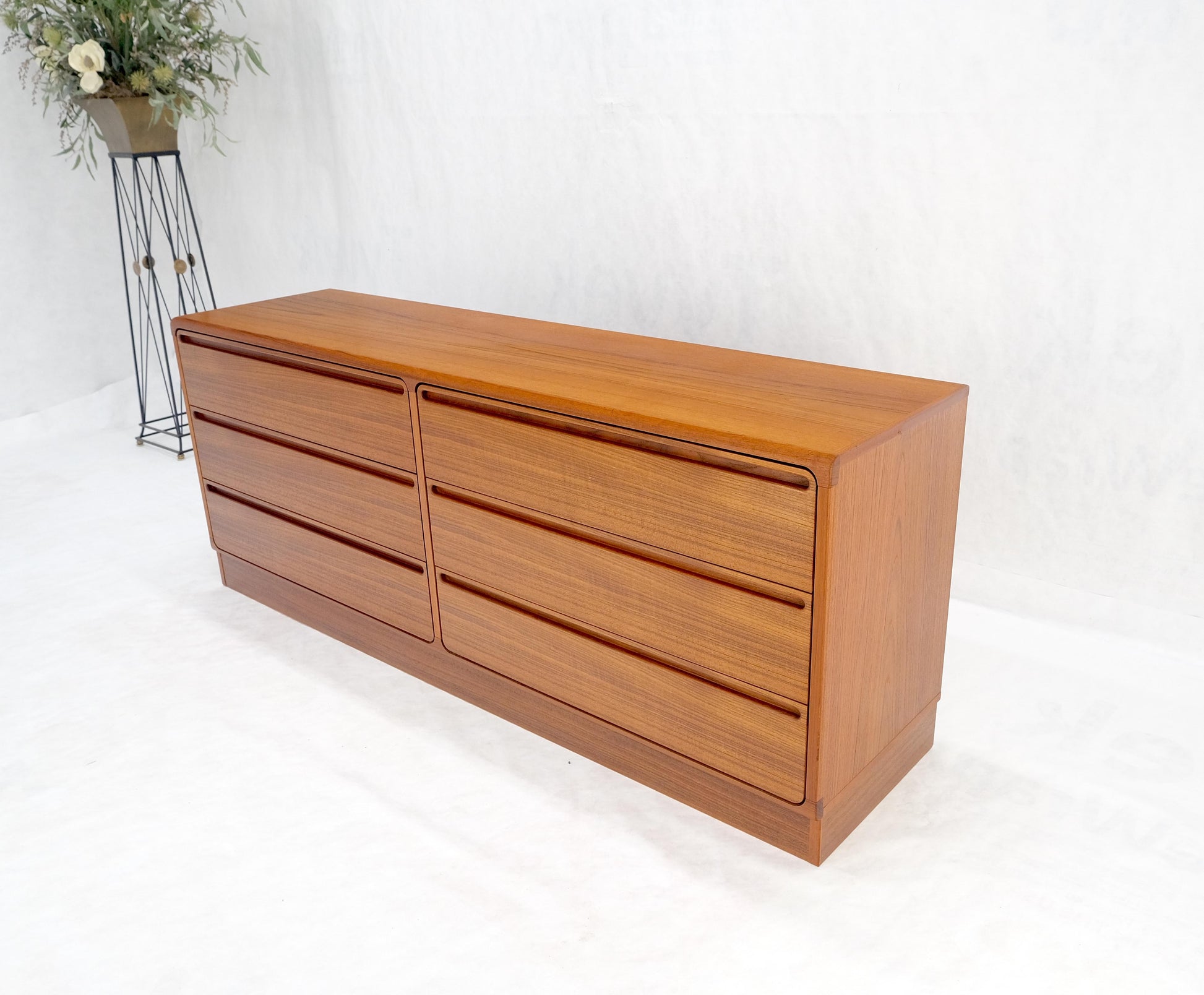 EstablishedLines Danish Mid Century Modern Teak 6 Drawers Dresser Credenza Recessed Pulls MINT!