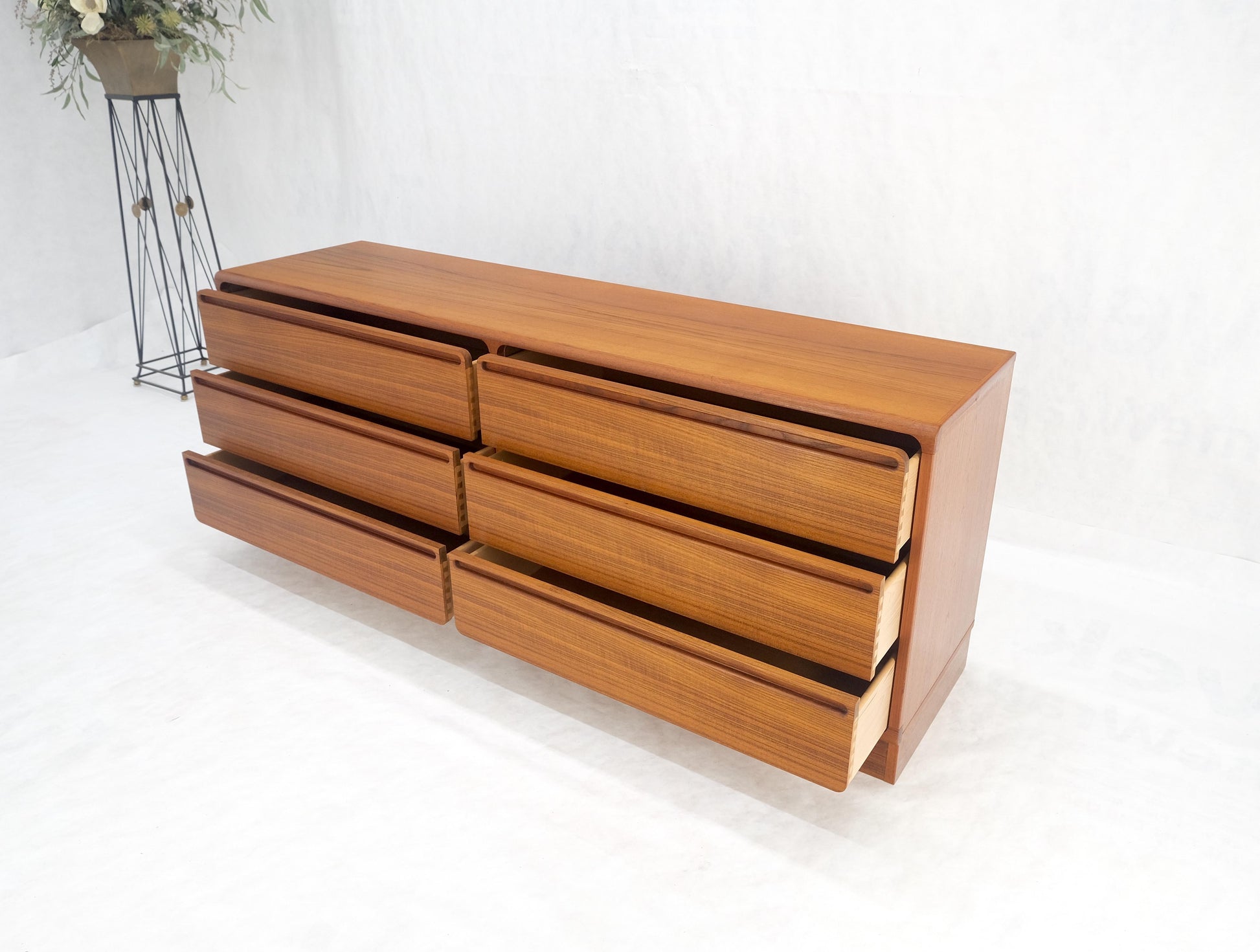 EstablishedLines Danish Mid Century Modern Teak 6 Drawers Dresser Credenza Recessed Pulls MINT!