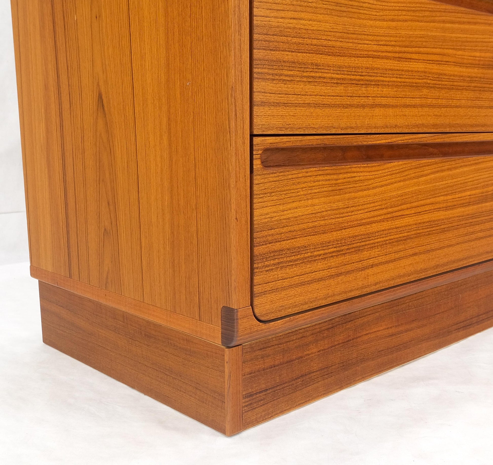 EstablishedLines Danish Mid Century Modern Teak 6 Drawers Dresser Credenza Recessed Pulls MINT!