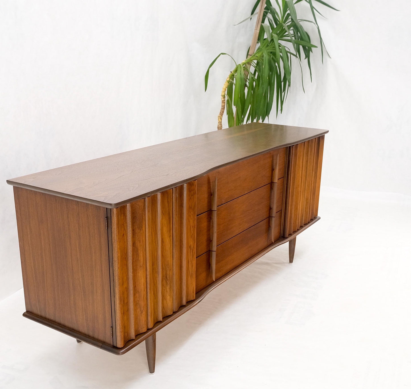 EstablishedLines Mid-Century Modern Walnut 2 Door 3 Drawers Sculptural Dresser Credenza Mint!