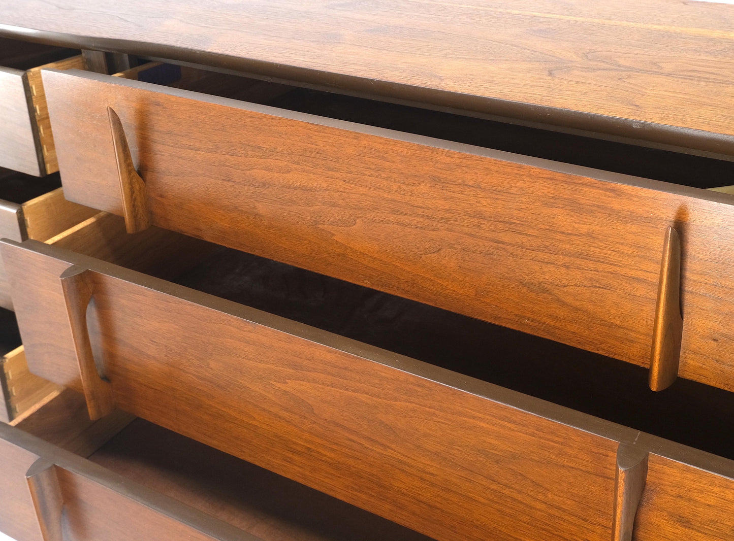 EstablishedLines Mid-Century Modern Walnut 2 Door 3 Drawers Sculptural Dresser Credenza Mint!