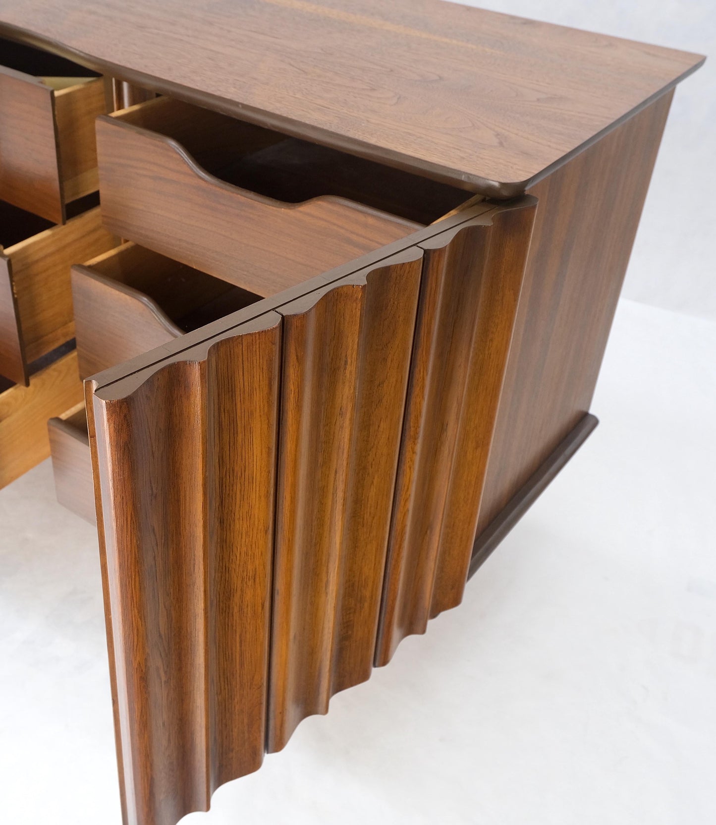 EstablishedLines Mid-Century Modern Walnut 2 Door 3 Drawers Sculptural Dresser Credenza Mint!