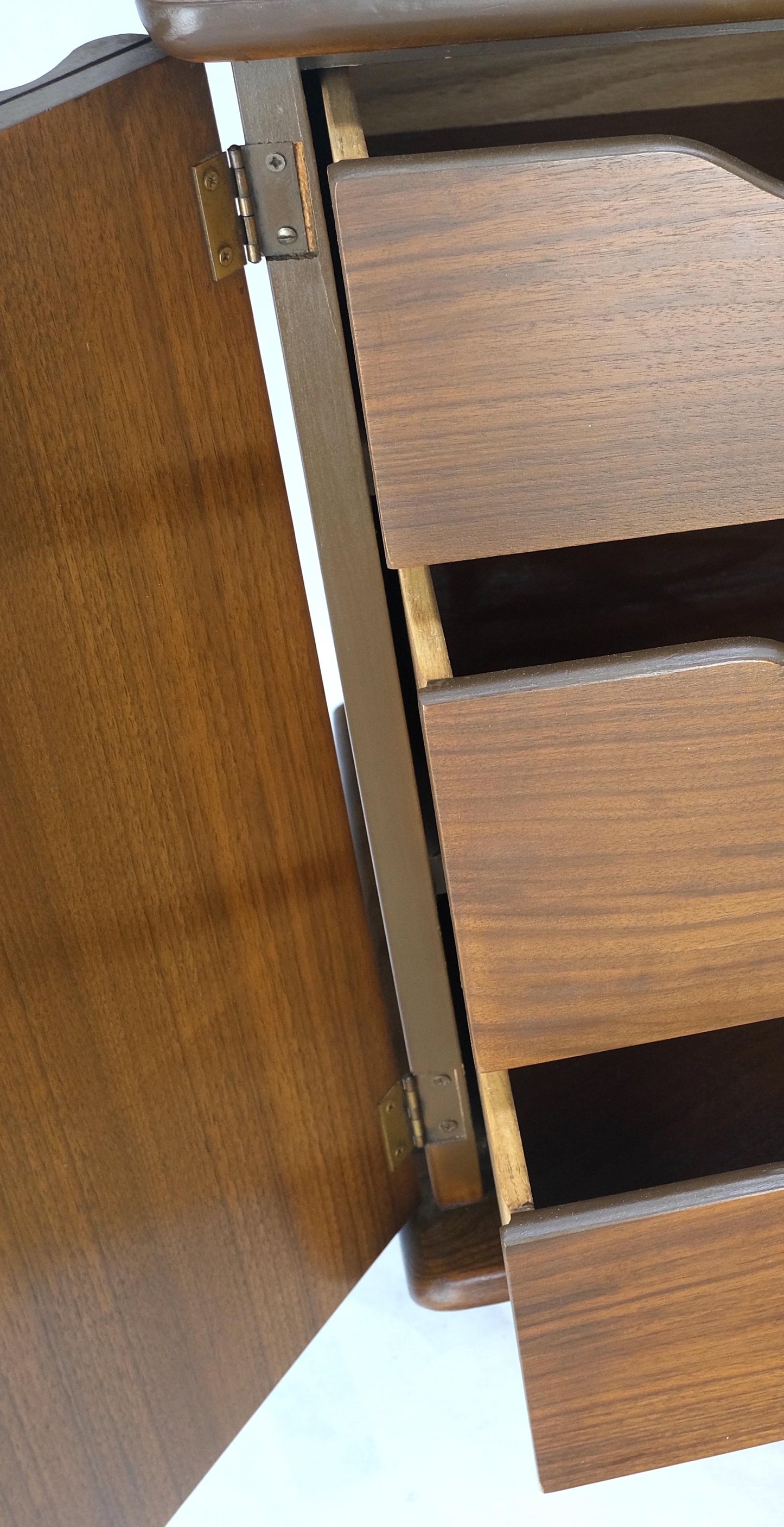 EstablishedLines Mid-Century Modern Walnut 2 Door 3 Drawers Sculptural Dresser Credenza Mint!