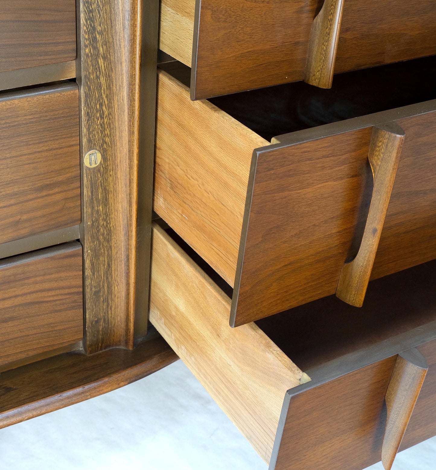 EstablishedLines Mid-Century Modern Walnut 2 Door 3 Drawers Sculptural Dresser Credenza Mint!