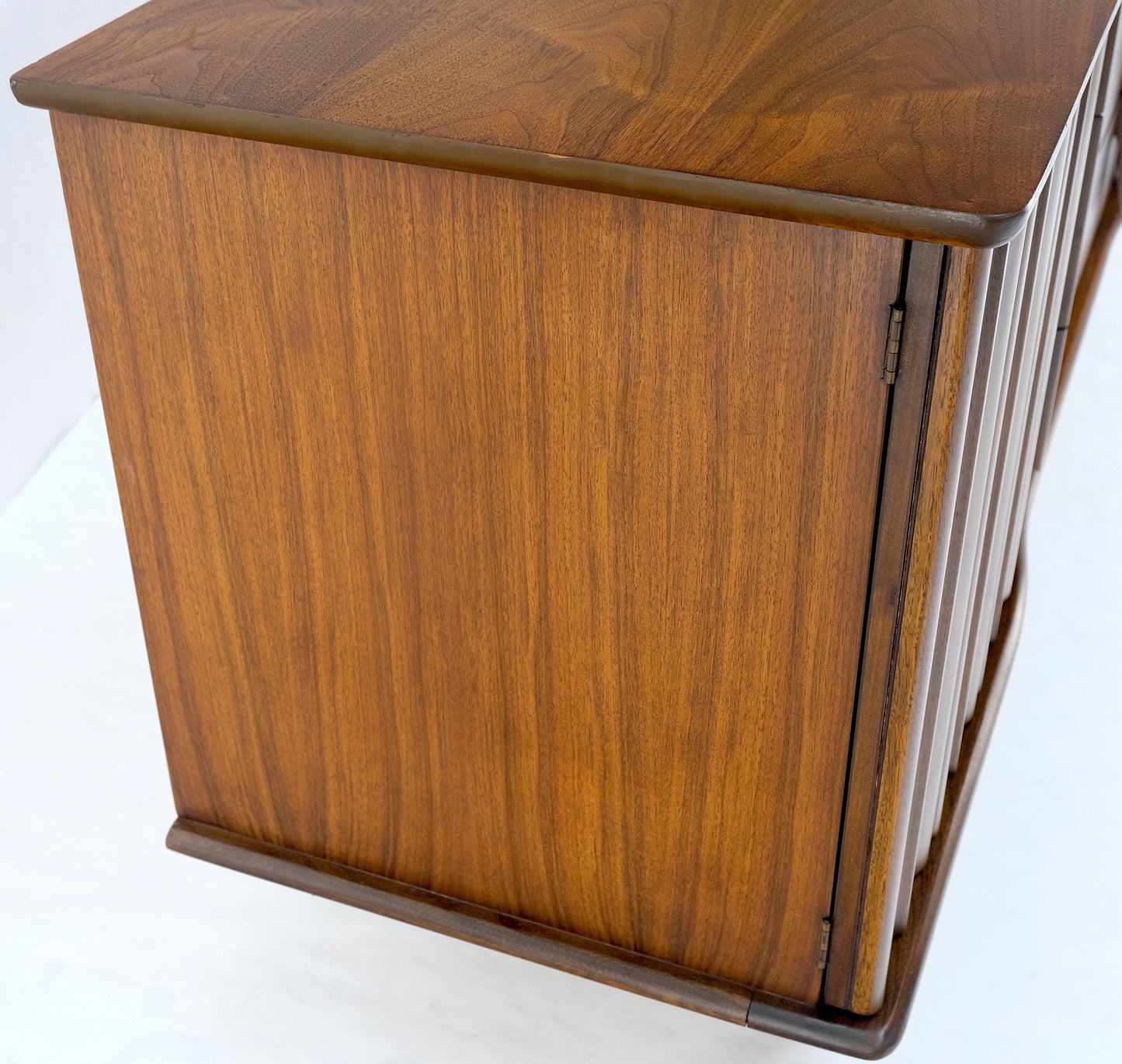 EstablishedLines Mid-Century Modern Walnut 2 Door 3 Drawers Sculptural Dresser Credenza Mint!