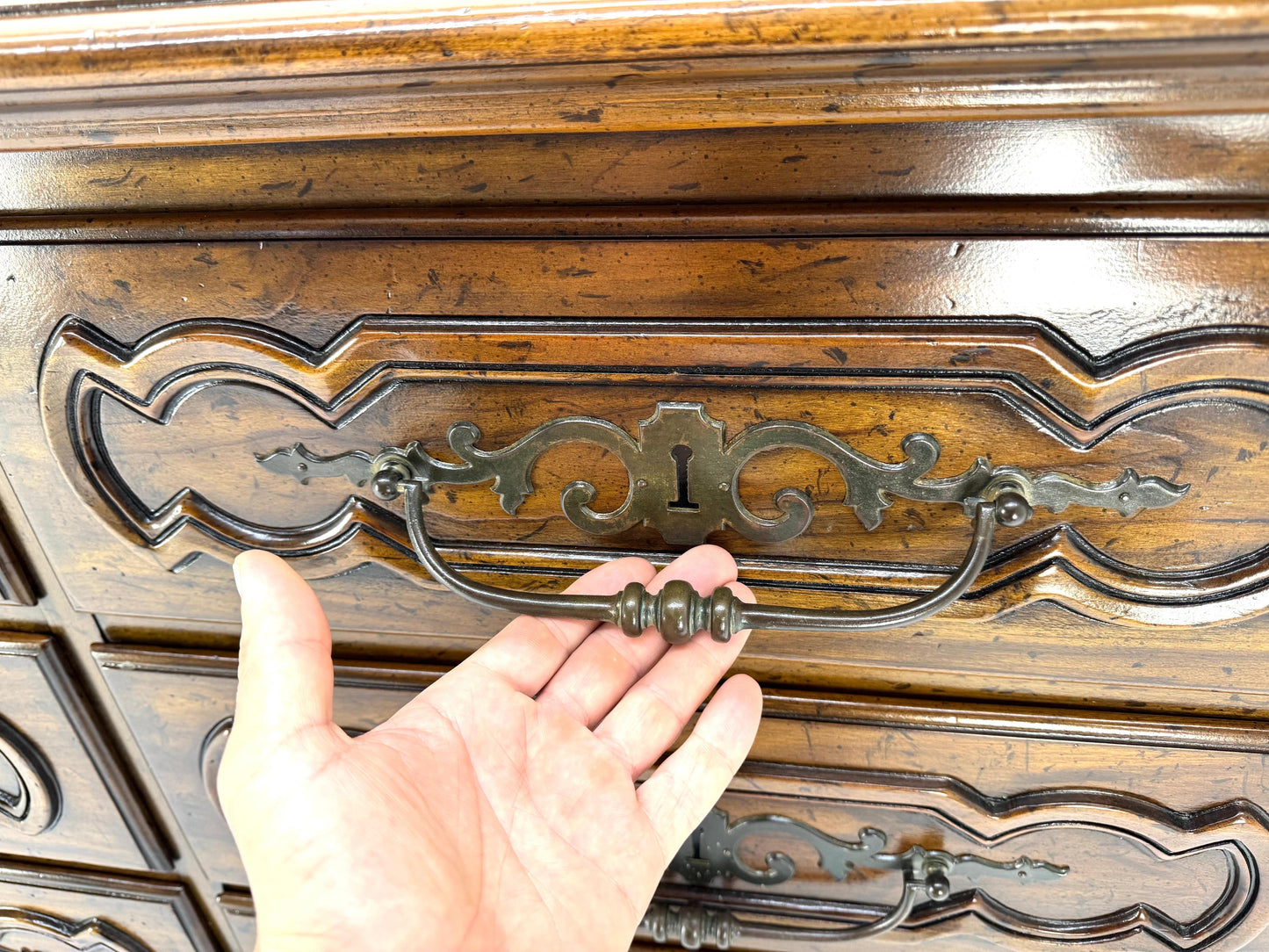 EstablishedLines Henredon Carved Chestnut Drawer Fronts Large Heavy Brass Drop Pulls Dresser MINT