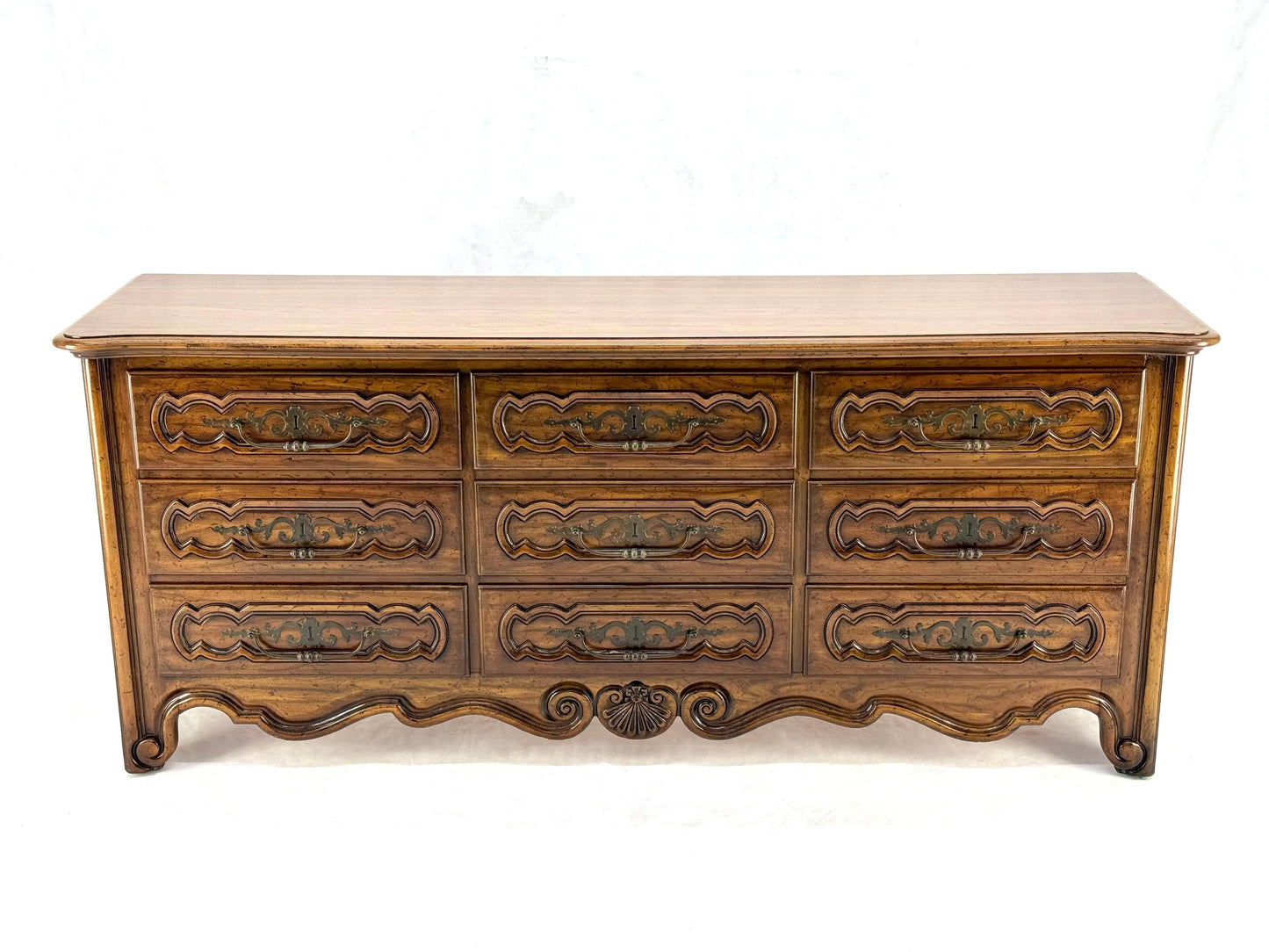 EstablishedLines Henredon Carved Chestnut Drawer Fronts Large Heavy Brass Drop Pulls Dresser MINT