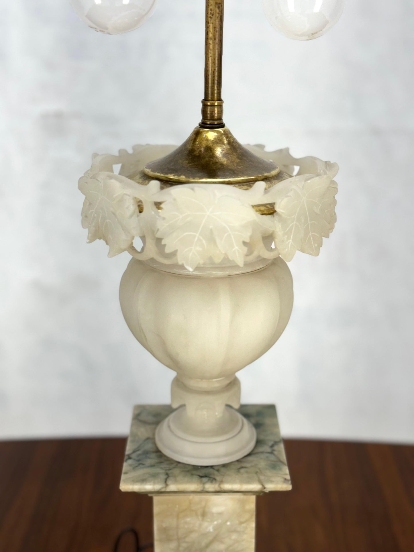 EstablishedLines Carved Alabaster Grapes Leaf Motive Urn Shape Square Mable Base Table Lamp MINT!
