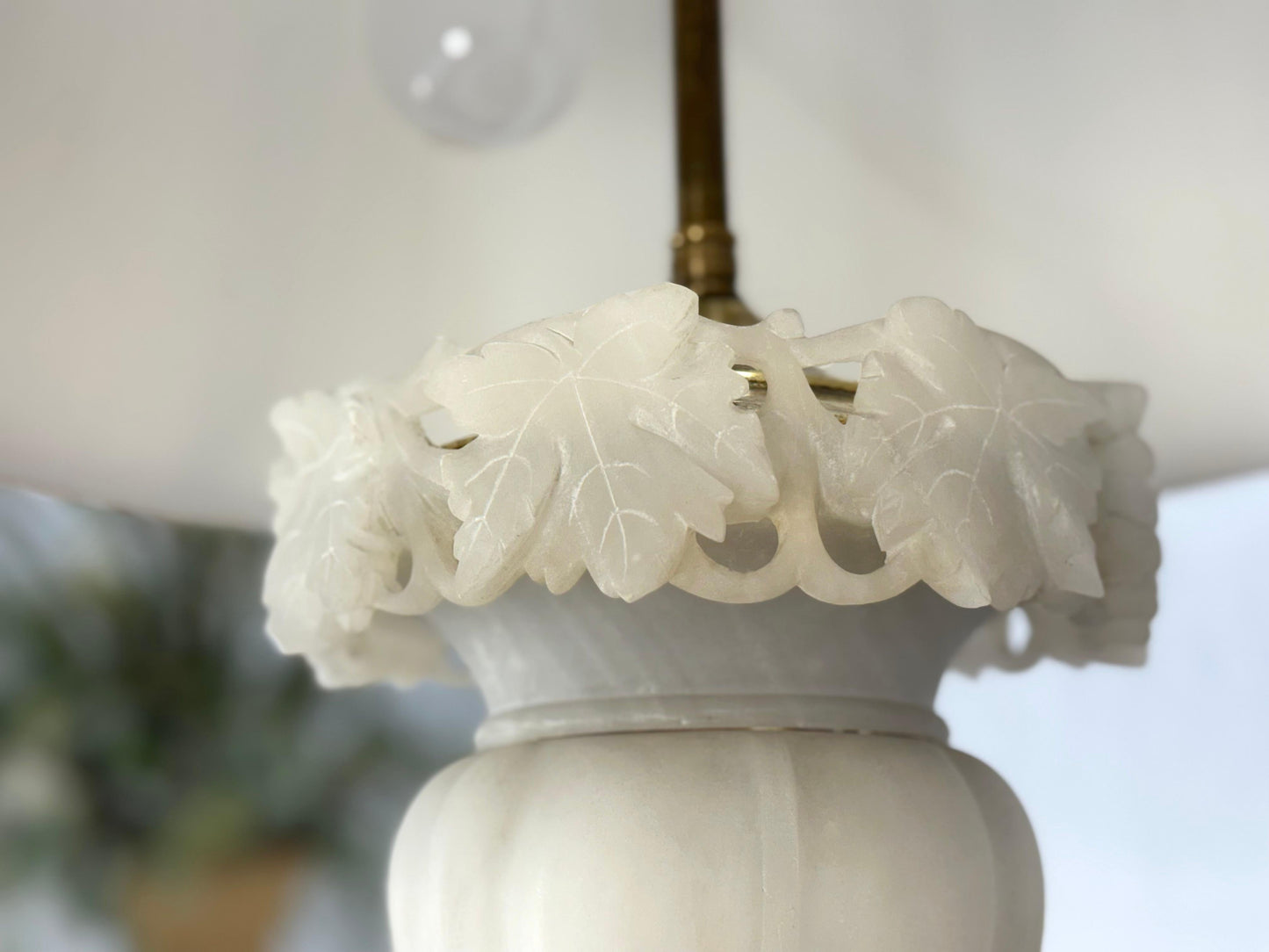 EstablishedLines Carved Alabaster Grapes Leaf Motive Urn Shape Square Mable Base Table Lamp MINT!