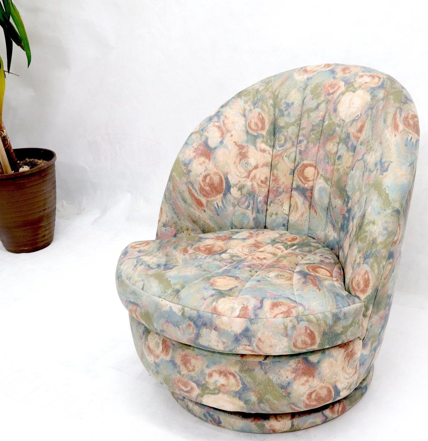 EstablishedLines Thayer Coggin Swivel Scallop Shape Back Tilt Rocking Lounge Chair