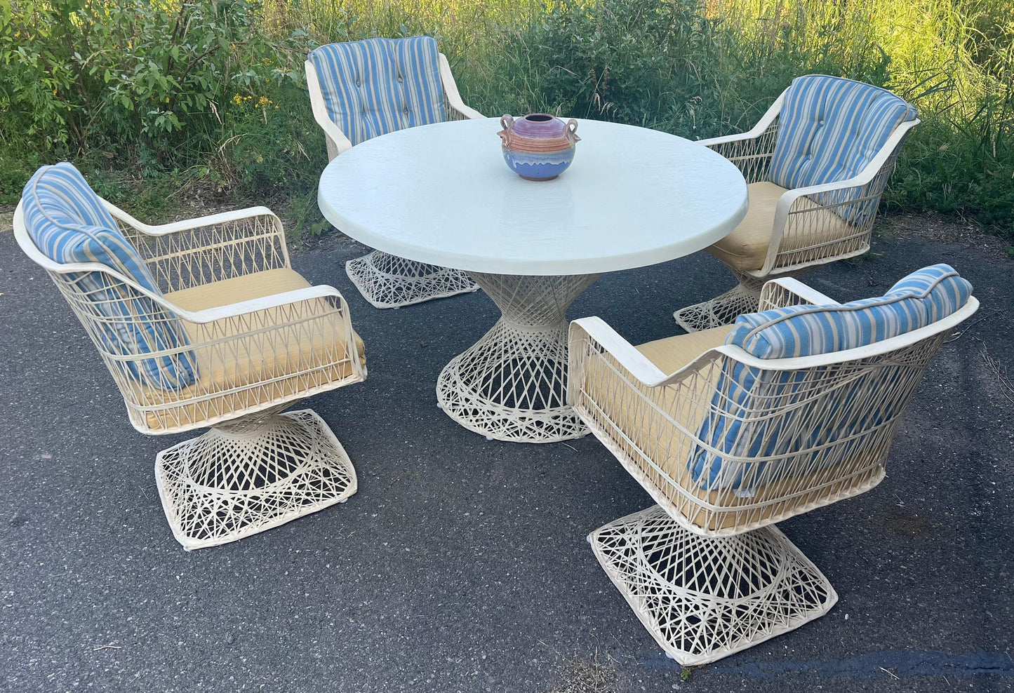 EstablishedLines Spun Fiberglass 5 Pieces Round Dining Table 4 Chair Russel Woodard Outdoor Set
