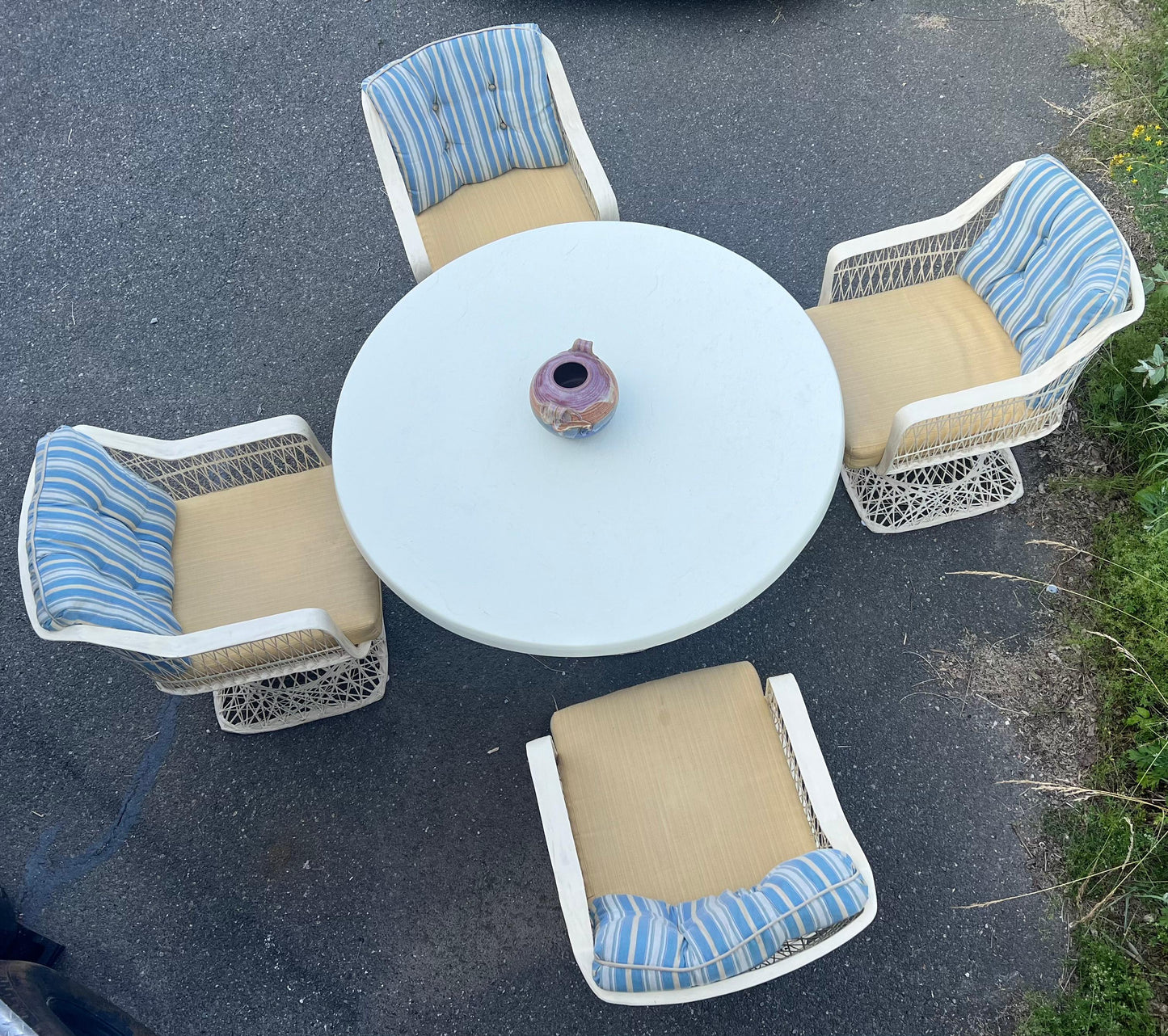 EstablishedLines Spun Fiberglass 5 Pieces Round Dining Table 4 Chair Russel Woodard Outdoor Set