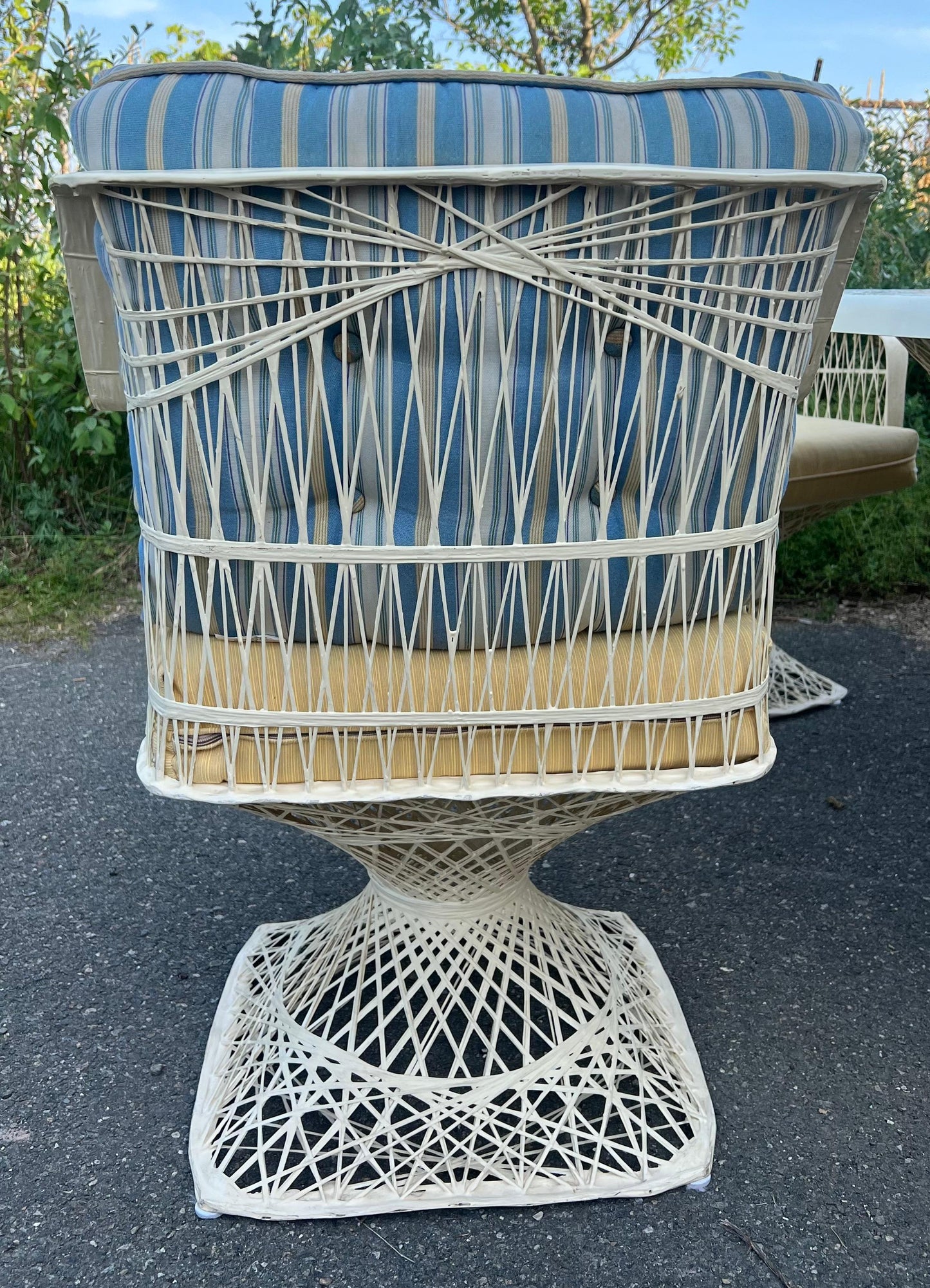 EstablishedLines Spun Fiberglass 5 Pieces Round Dining Table 4 Chair Russel Woodard Outdoor Set
