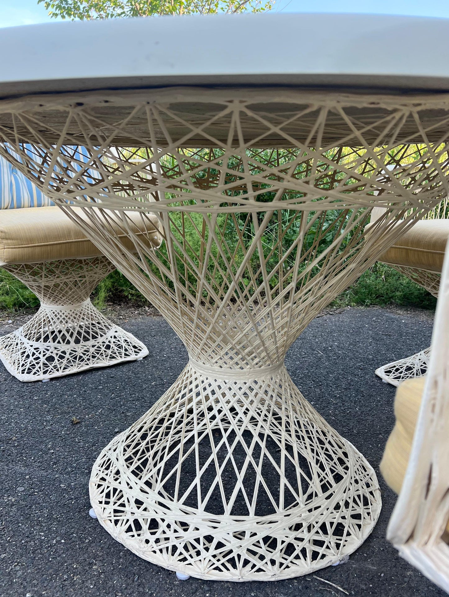 EstablishedLines Spun Fiberglass 5 Pieces Round Dining Table 4 Chair Russel Woodard Outdoor Set