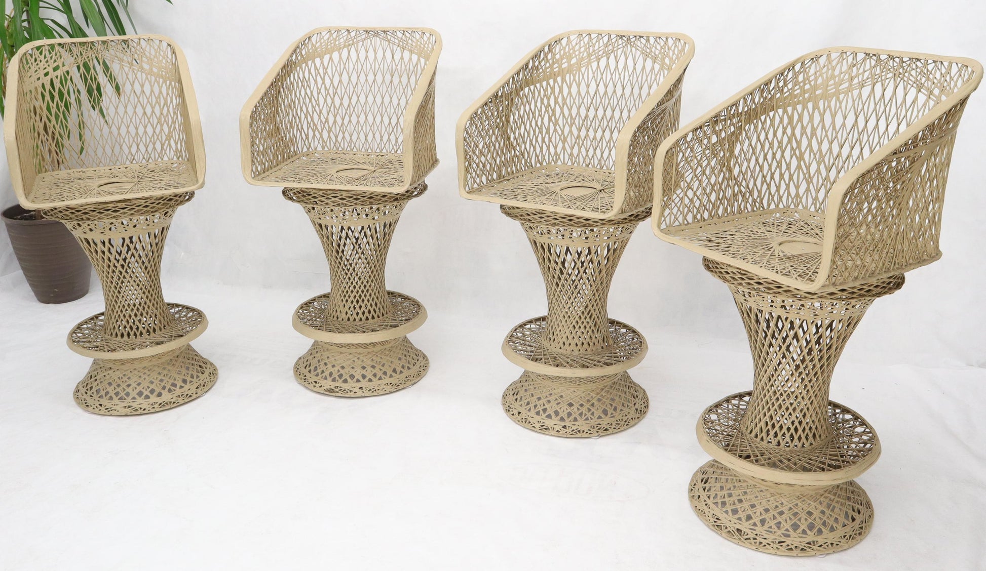 EstablishedLines Russel Woodard Spun Fiber Glass Resin Set of 4 Outdoors Bar Stools