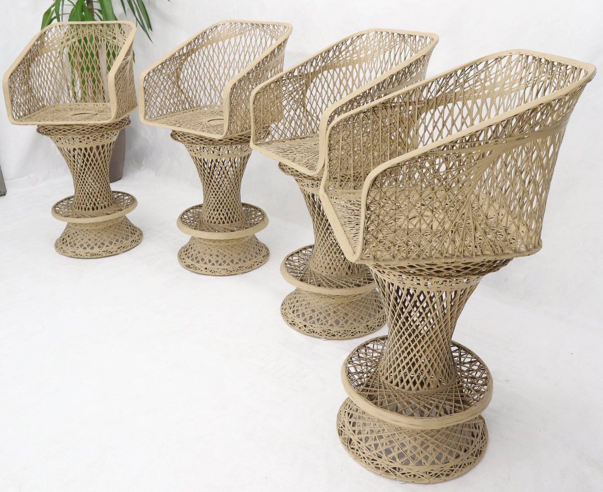 EstablishedLines Russel Woodard Spun Fiber Glass Resin Set of 4 Outdoors Bar Stools