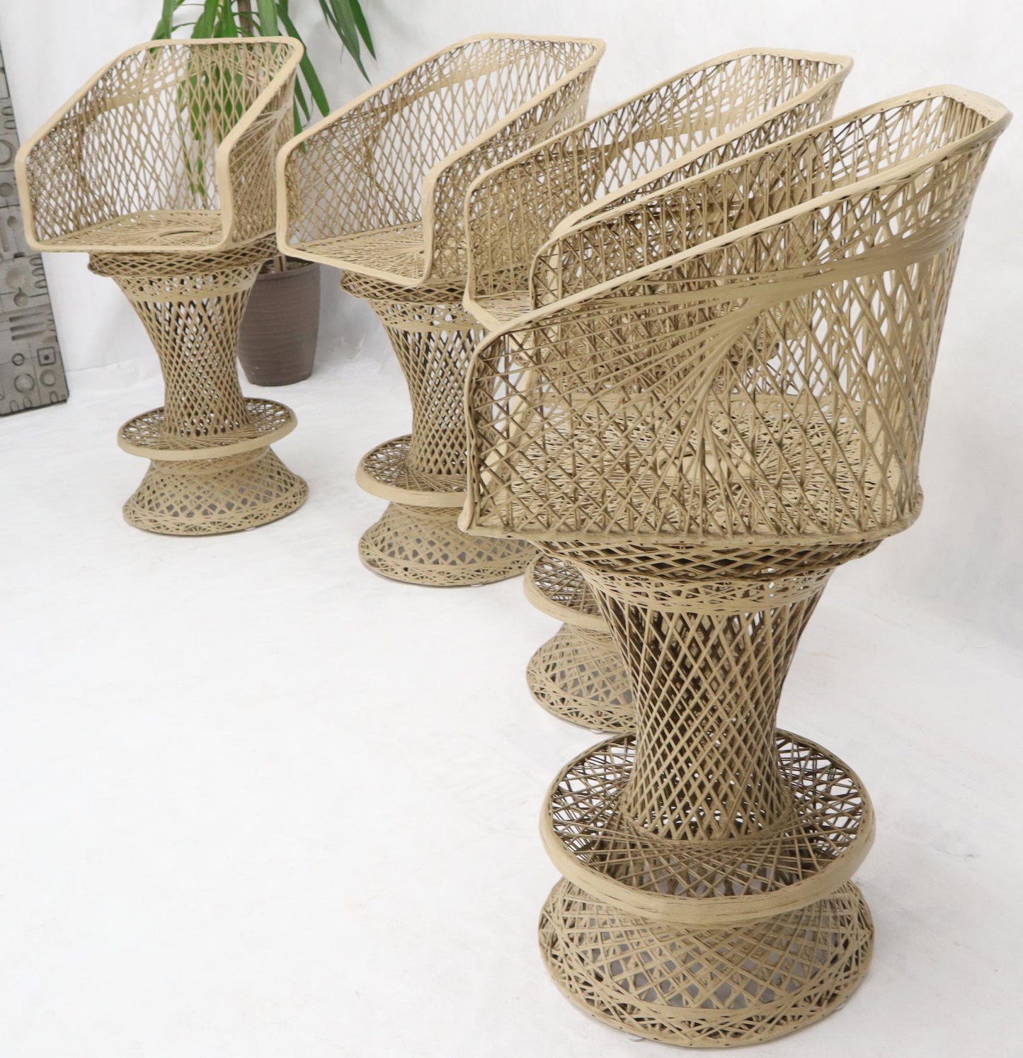 EstablishedLines Russel Woodard Spun Fiber Glass Resin Set of 4 Outdoors Bar Stools