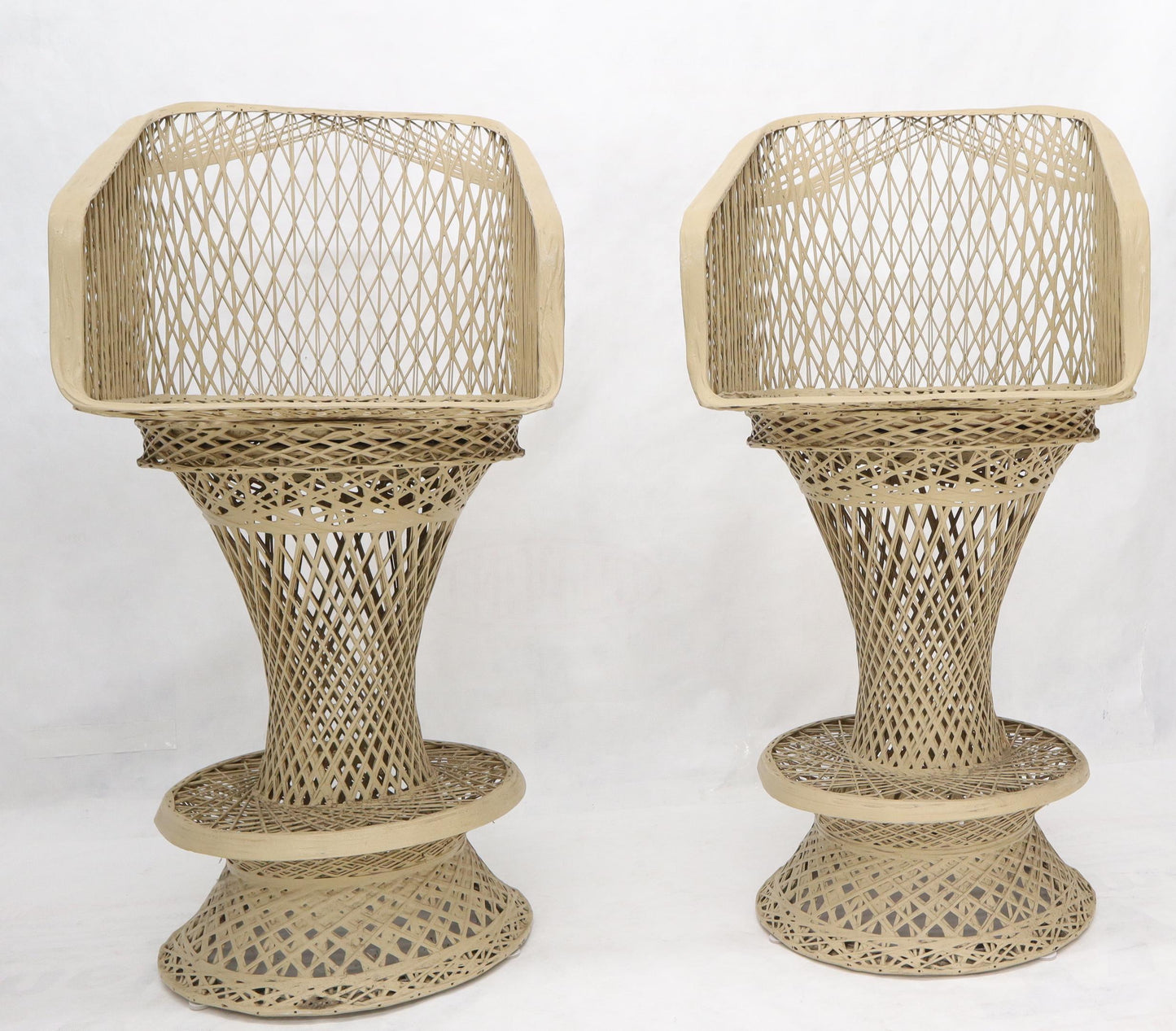 EstablishedLines Russel Woodard Spun Fiber Glass Resin Set of 4 Outdoors Bar Stools