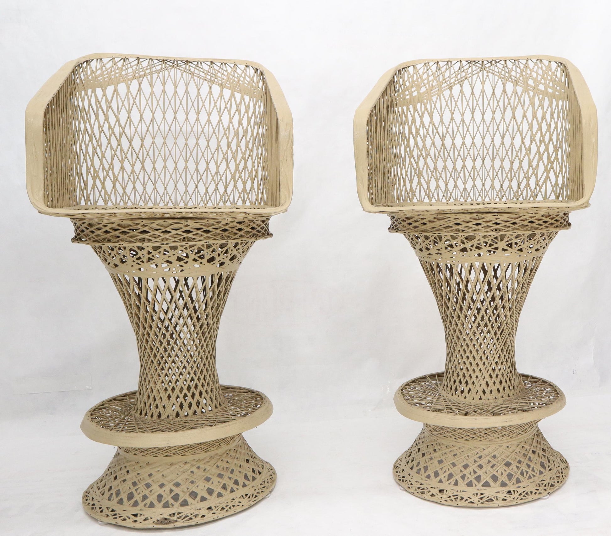 EstablishedLines Russel Woodard Spun Fiber Glass Resin Set of 4 Outdoors Bar Stools